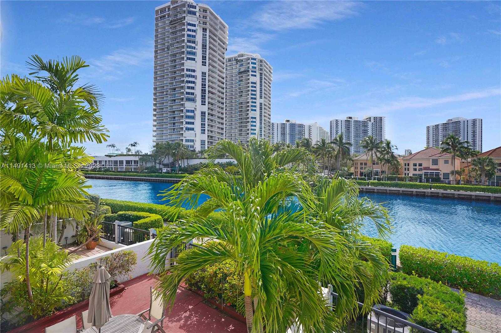 GOLDEN POINTE - Residential Lease