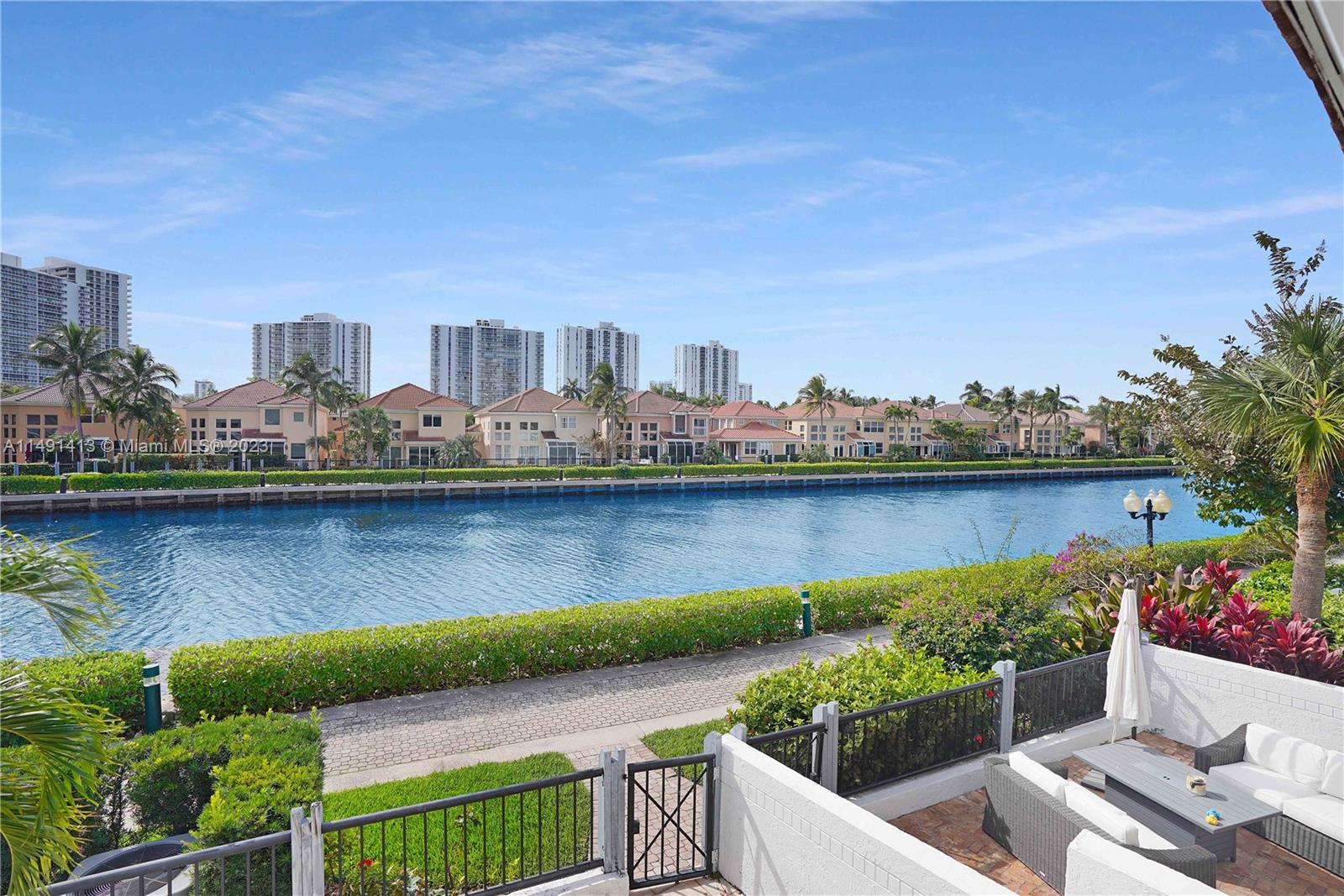 GOLDEN POINTE - Residential Lease