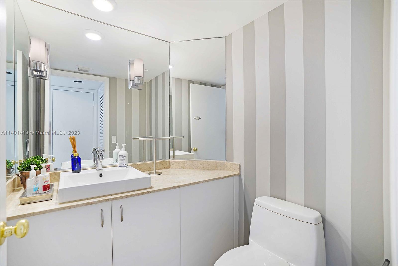 GOLDEN POINTE - Residential Lease