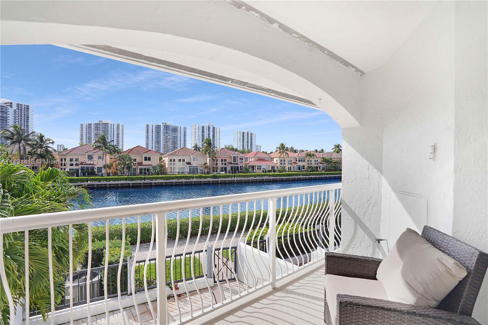 GOLDEN POINTE - Residential Lease