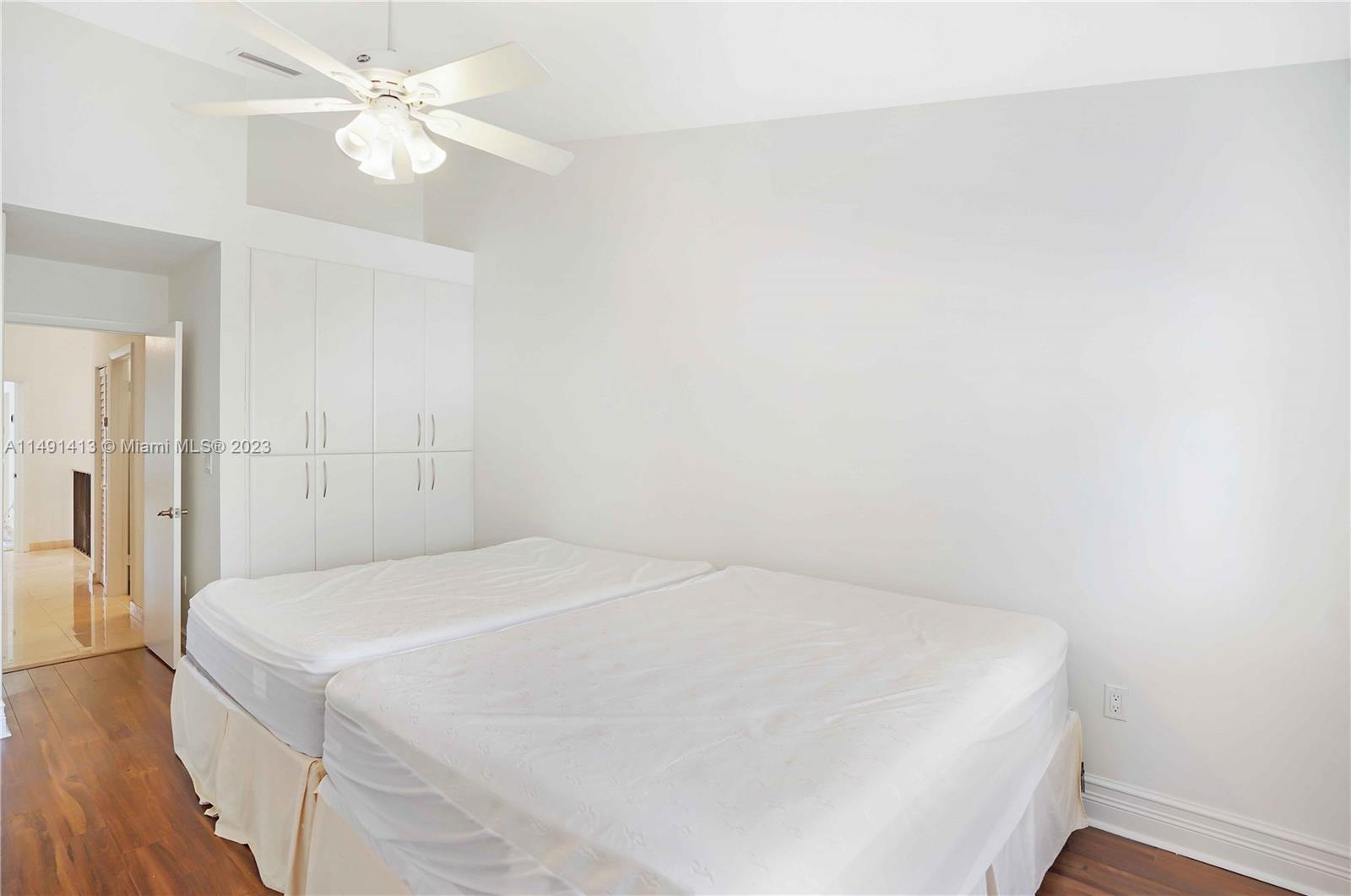 GOLDEN POINTE - Residential Lease