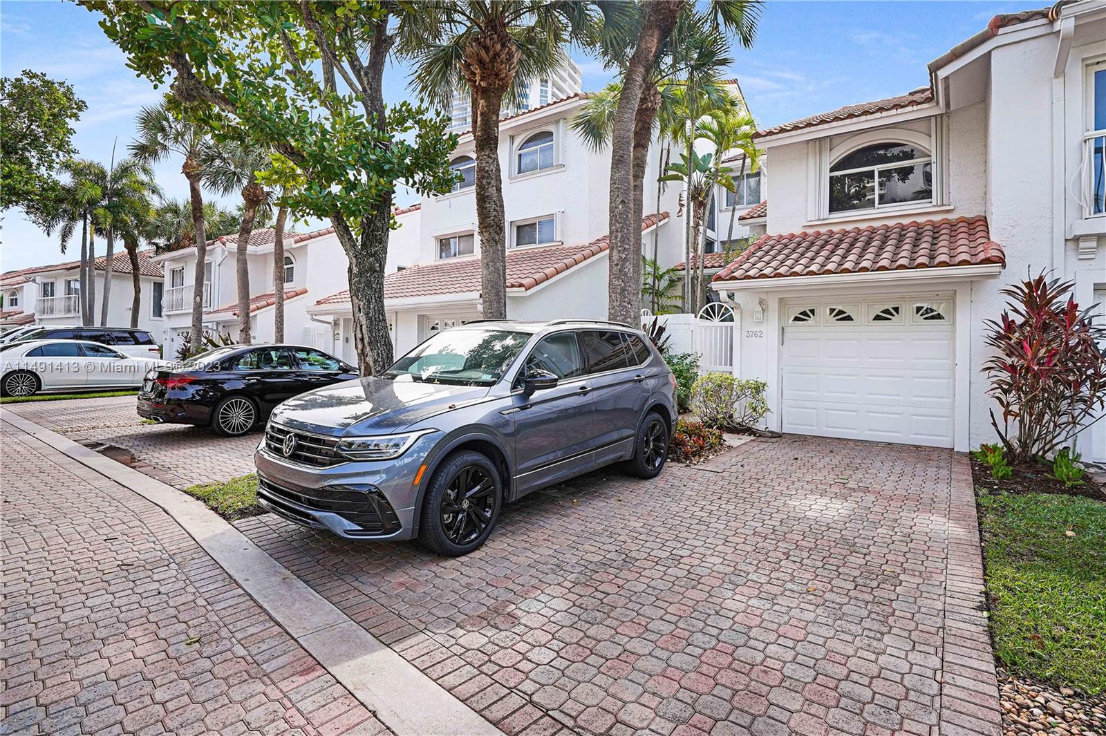 GOLDEN POINTE - Residential Lease