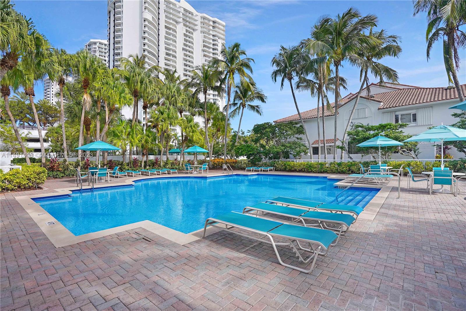 GOLDEN POINTE - Residential Lease