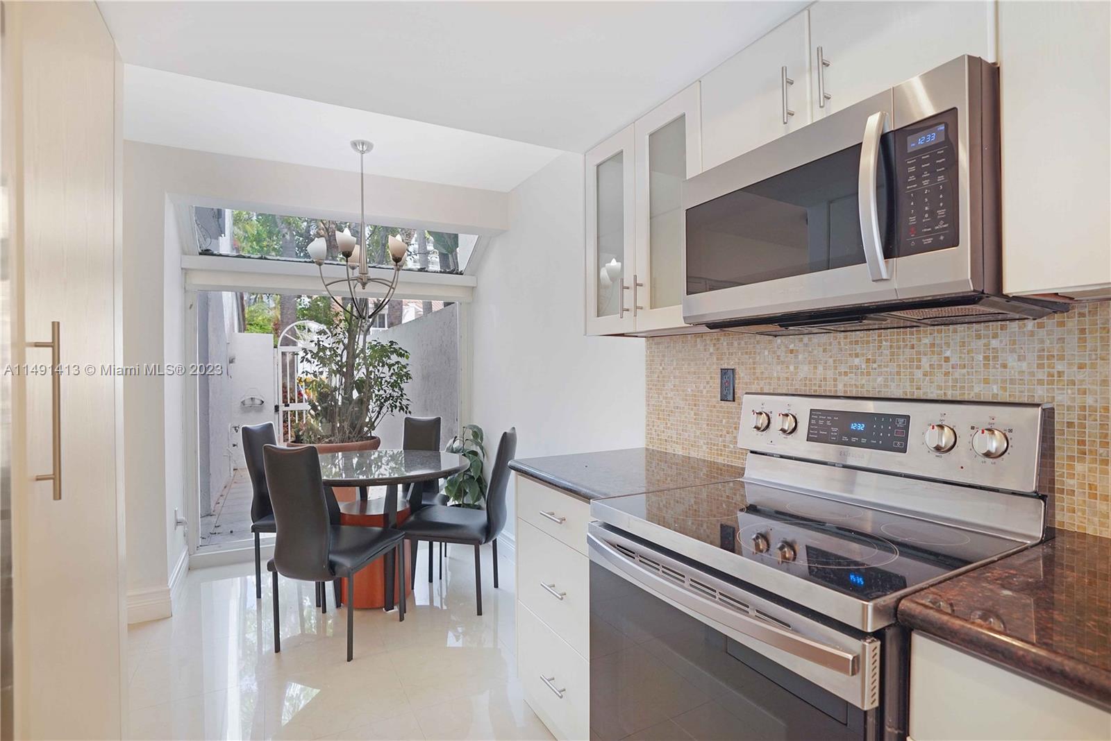 GOLDEN POINTE - Residential Lease