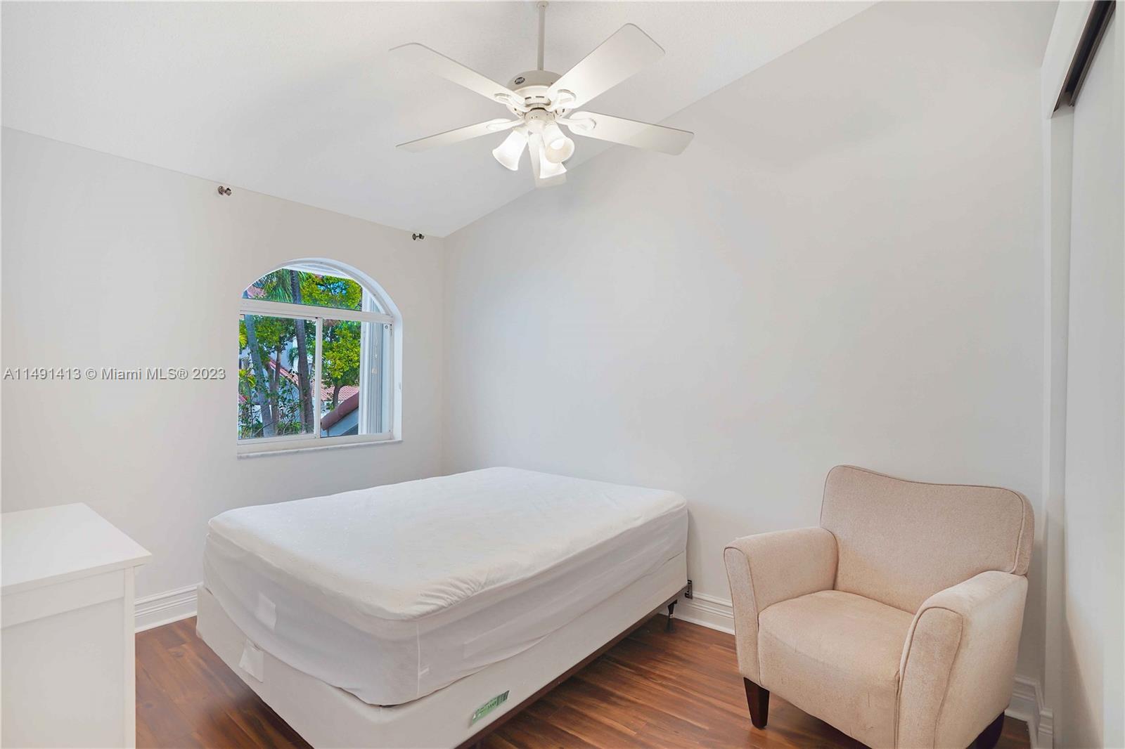 GOLDEN POINTE - Residential Lease