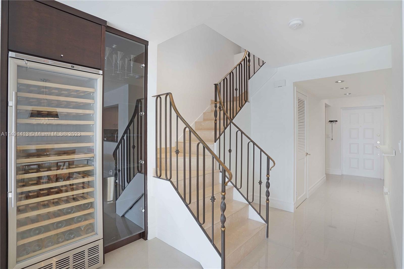 GOLDEN POINTE - Residential Lease