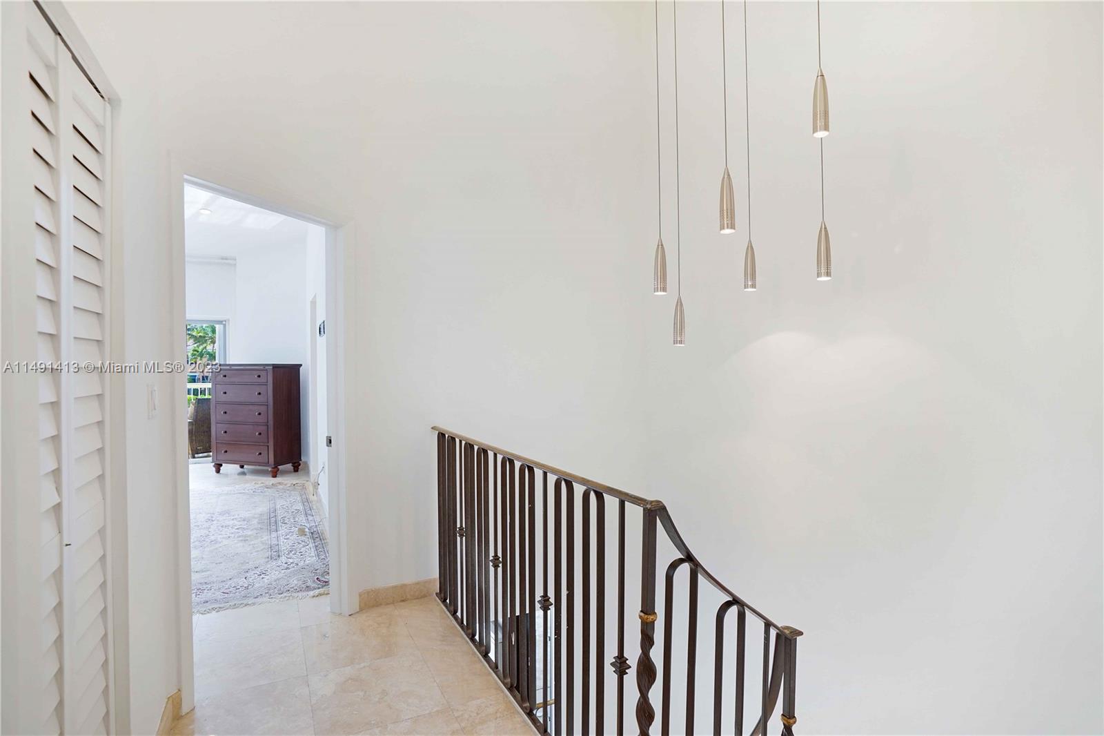 GOLDEN POINTE - Residential Lease