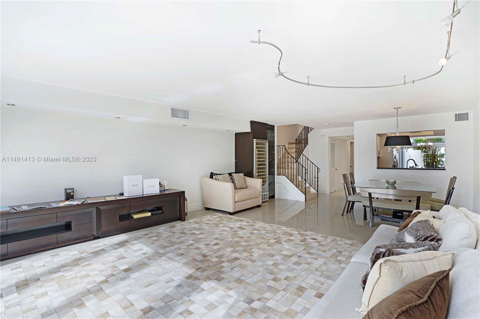 GOLDEN POINTE - Residential Lease
