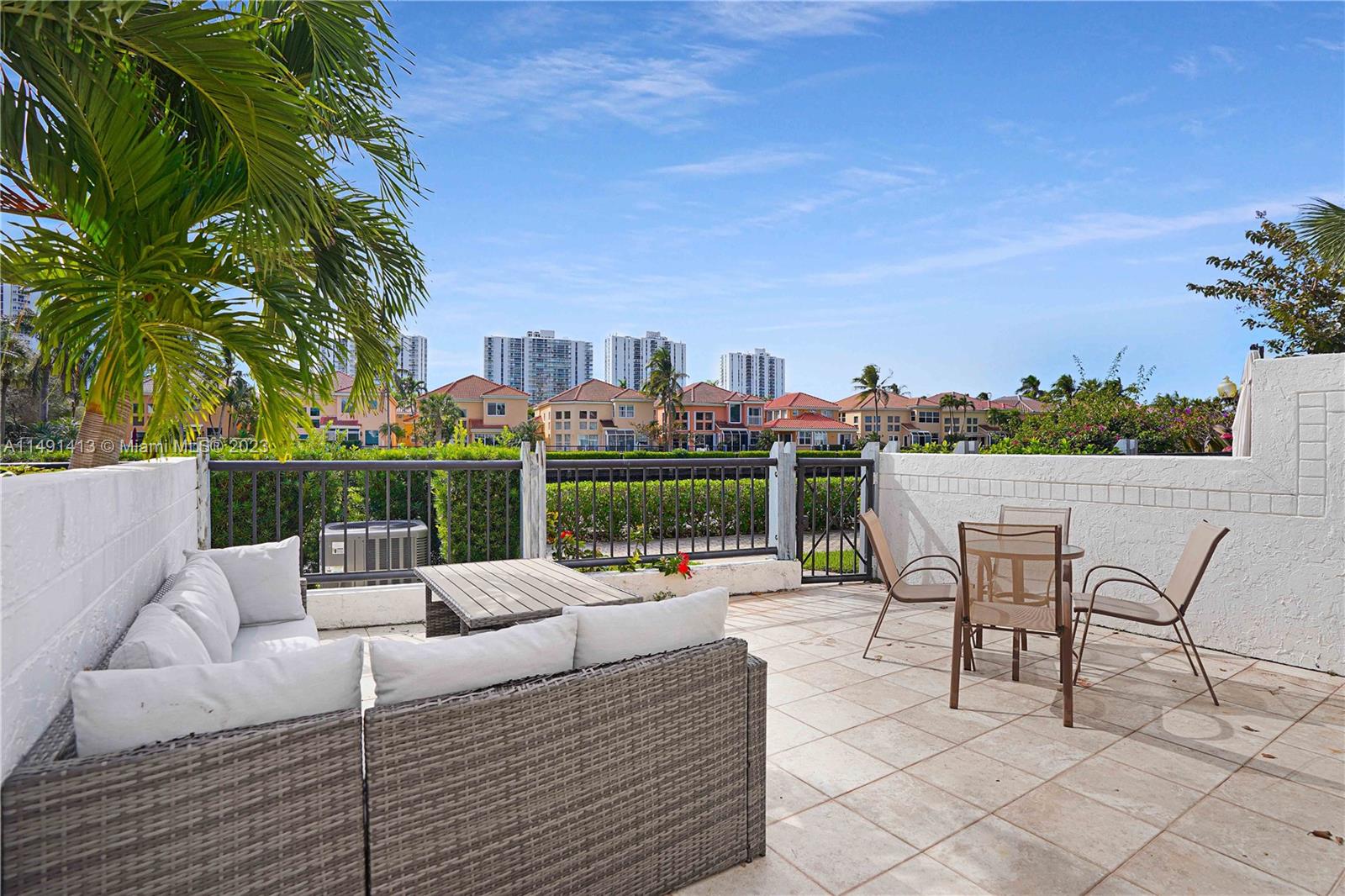 GOLDEN POINTE - Residential Lease