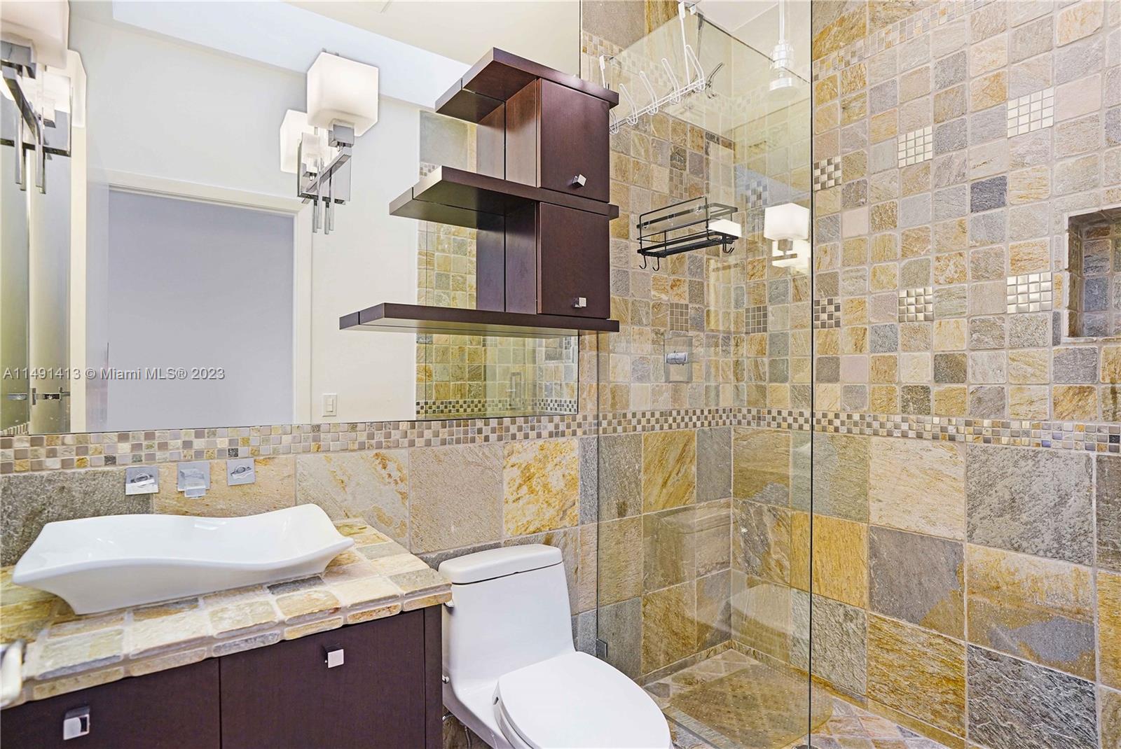 GOLDEN POINTE - Residential Lease