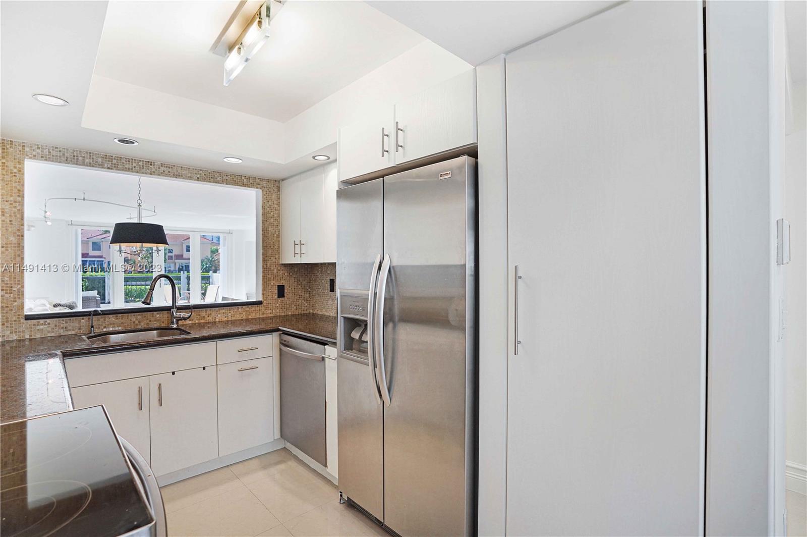 GOLDEN POINTE - Residential Lease