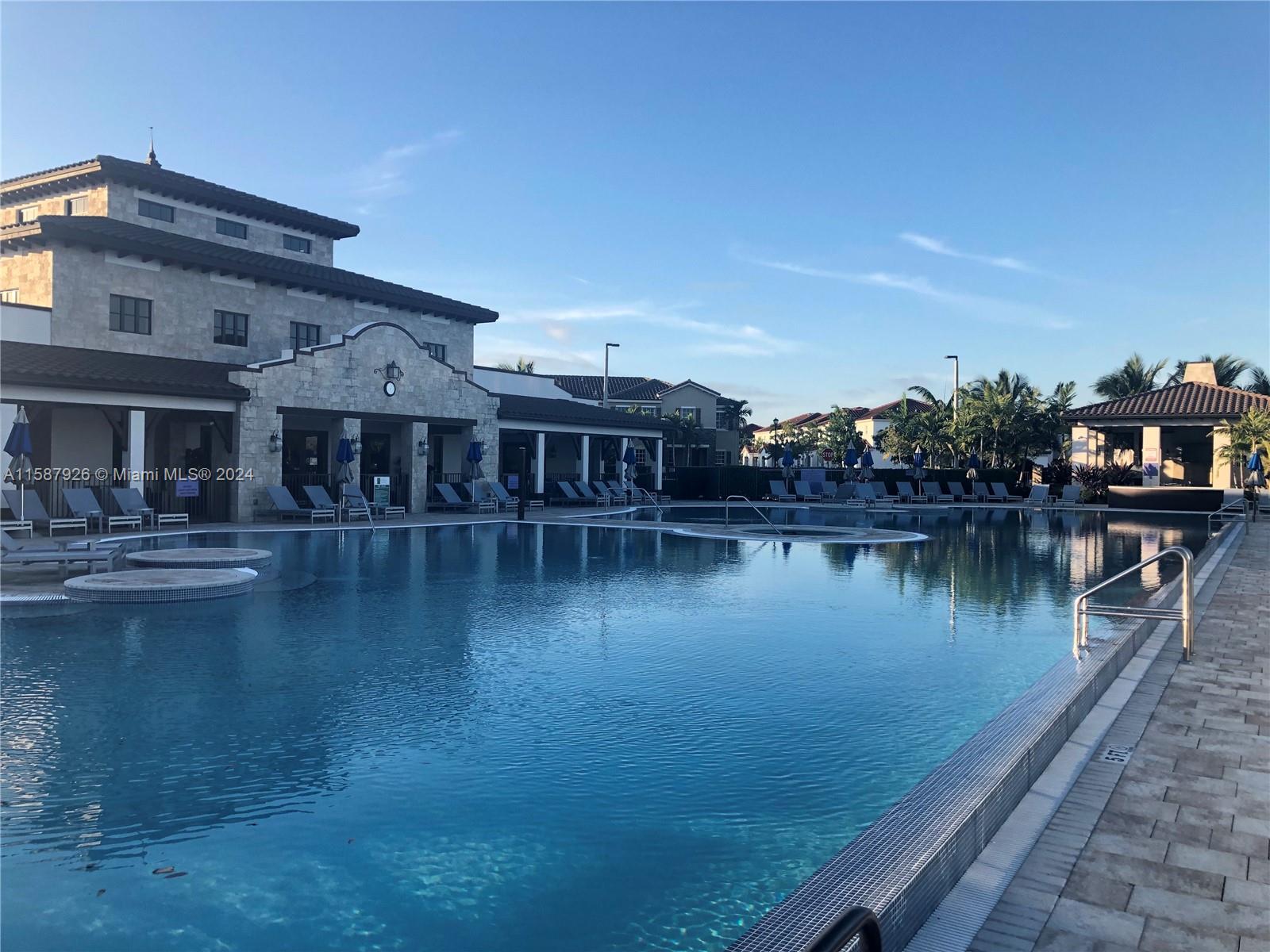 KENDALL COMMONS TOWNHOMES - Residential Lease