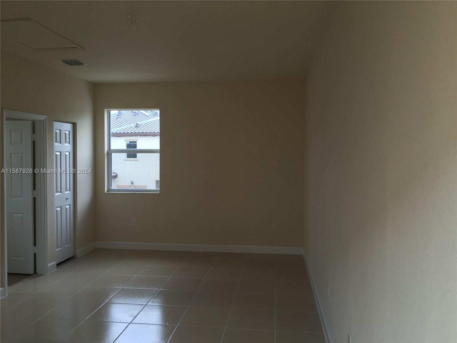 KENDALL COMMONS TOWNHOMES - Residential Lease