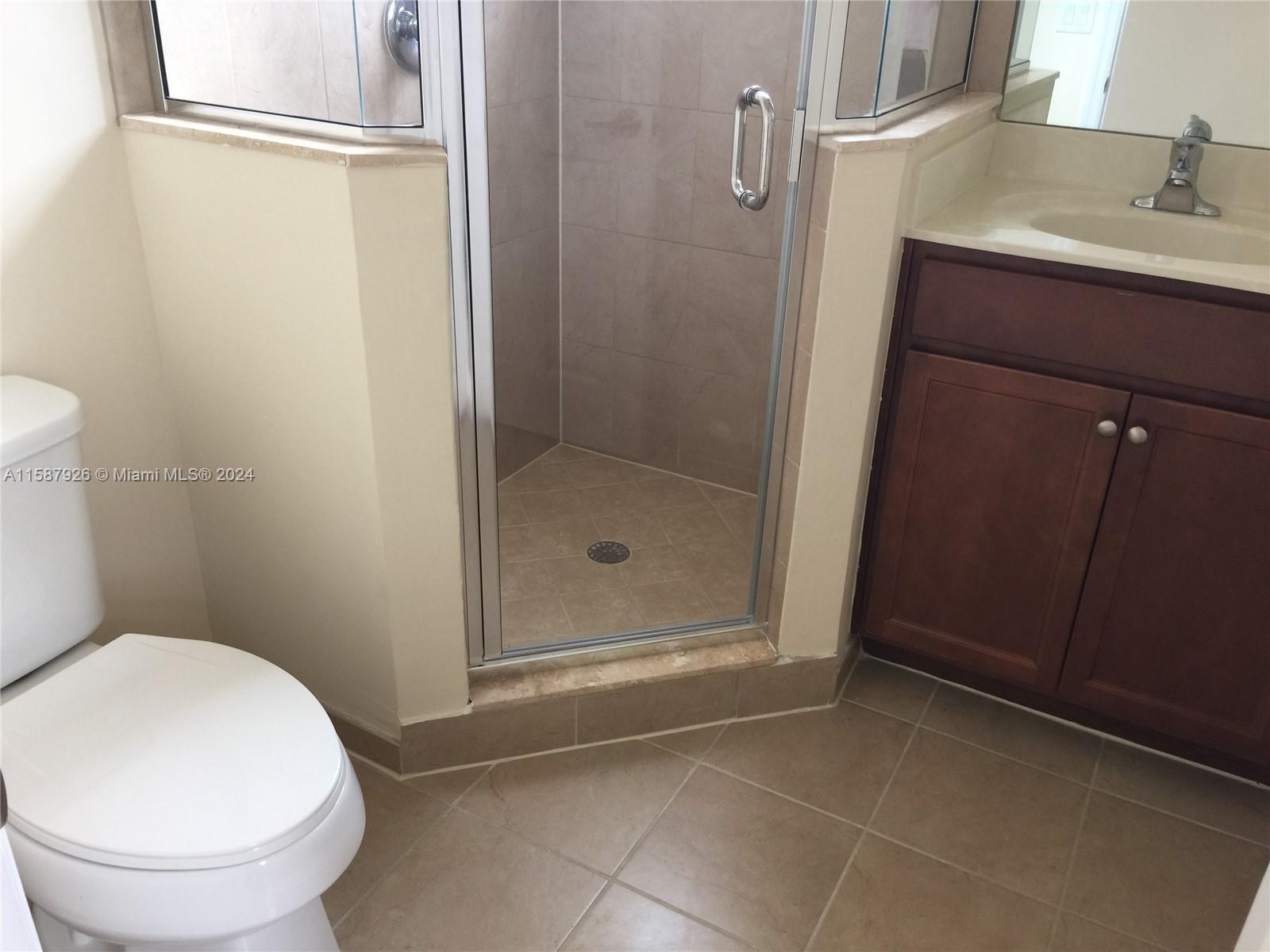 KENDALL COMMONS TOWNHOMES - Residential Lease
