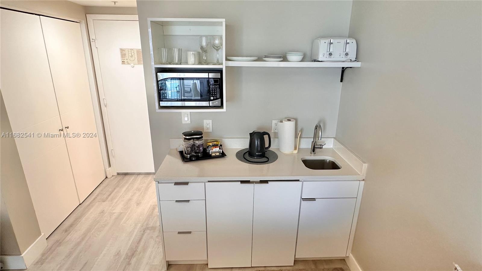 OCEAN POINT BEACH CLUB CO - Residential Lease