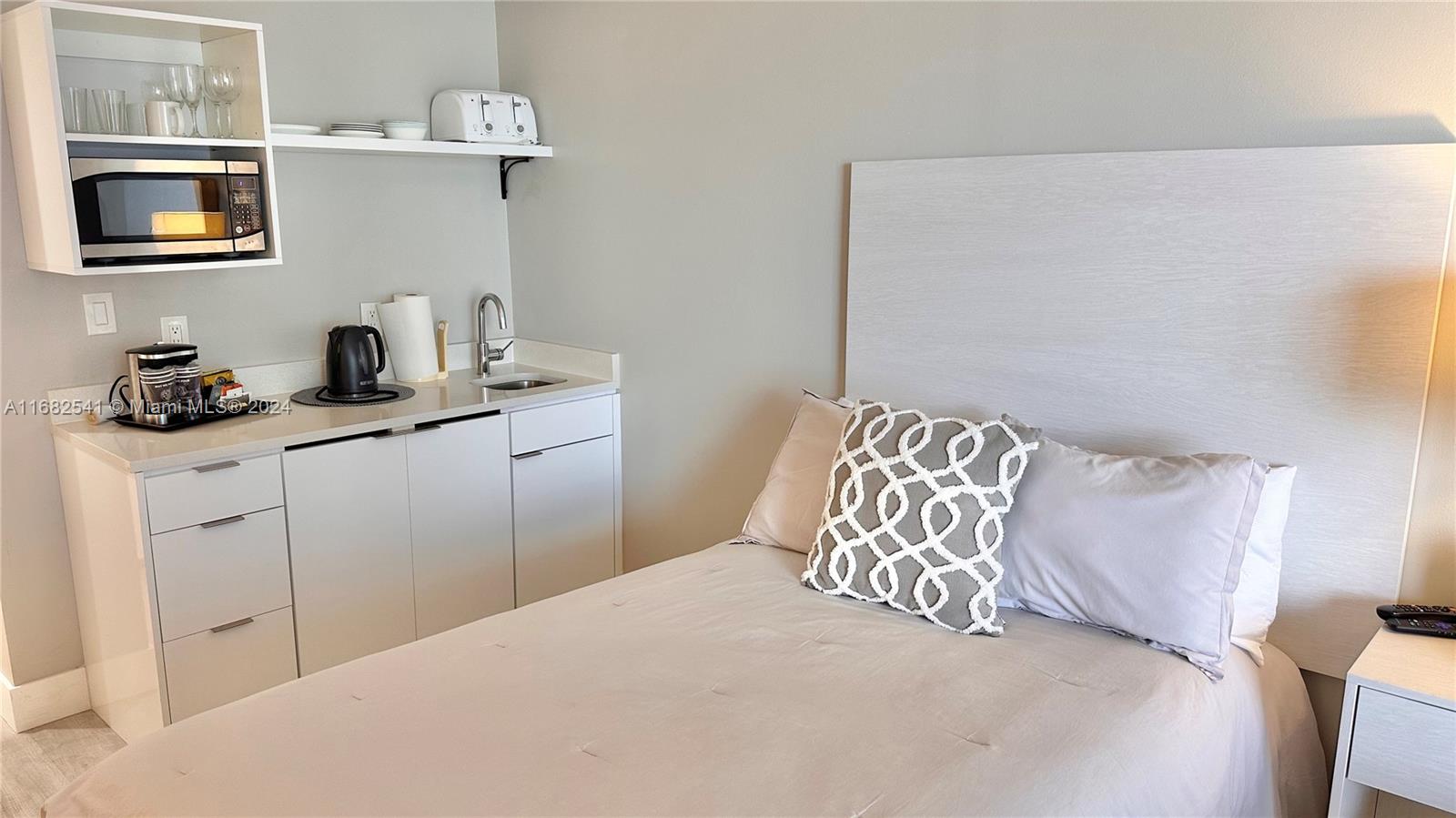 OCEAN POINT BEACH CLUB CO - Residential Lease