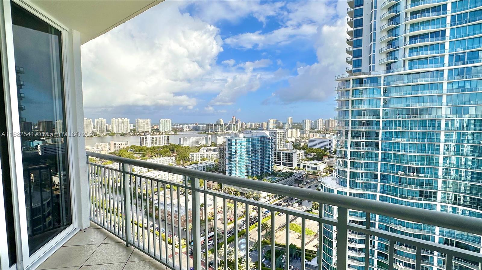 OCEAN POINT BEACH CLUB CO - Residential Lease