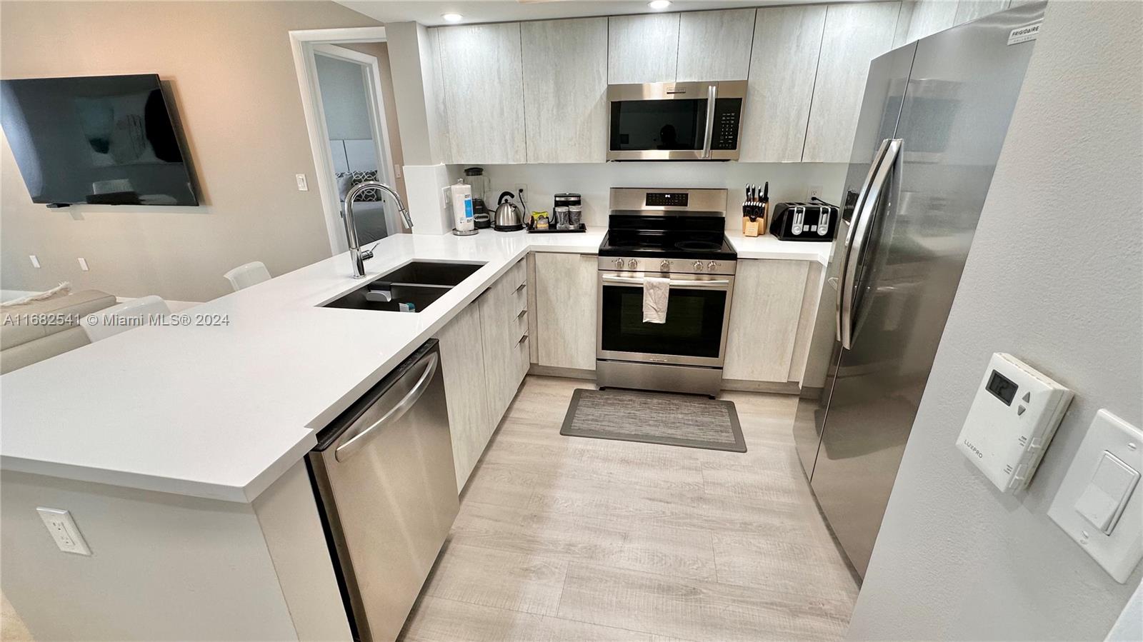 OCEAN POINT BEACH CLUB CO - Residential Lease