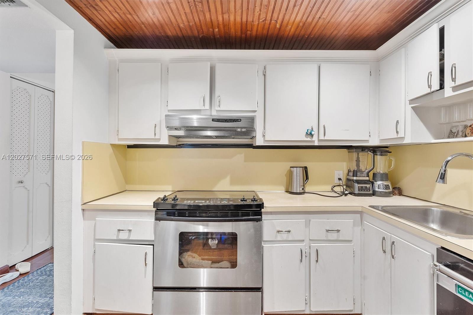 BISCAYA IV CONDO - Residential