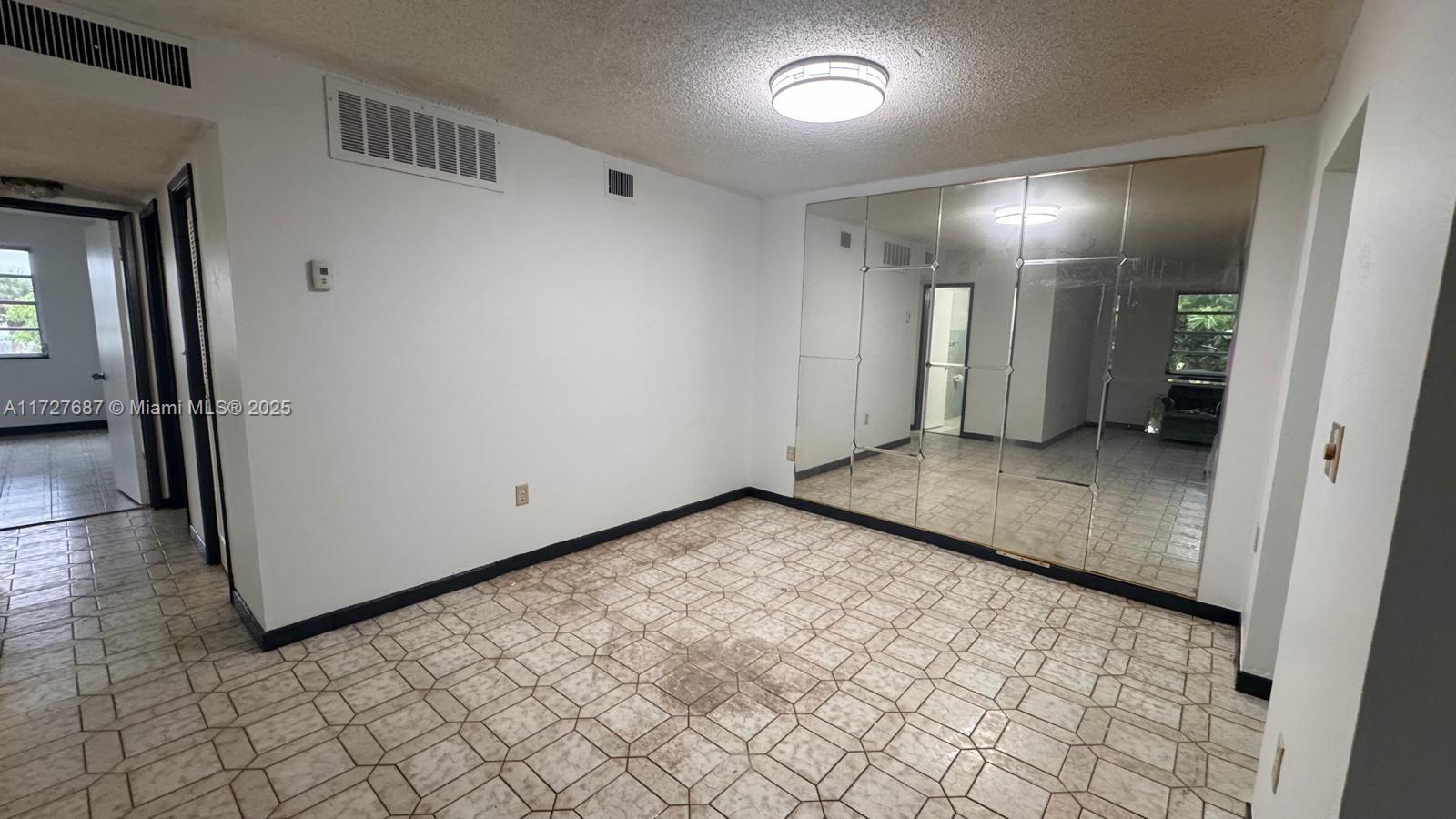RO-MONT SOUTH CONDO E - Residential
