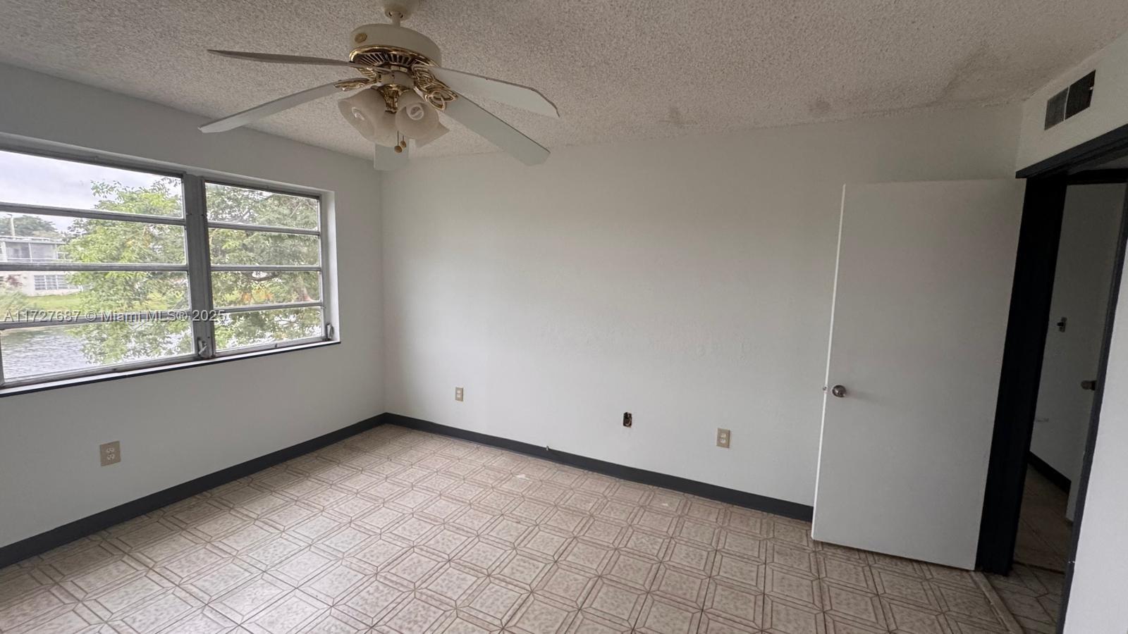 RO-MONT SOUTH CONDO E - Residential