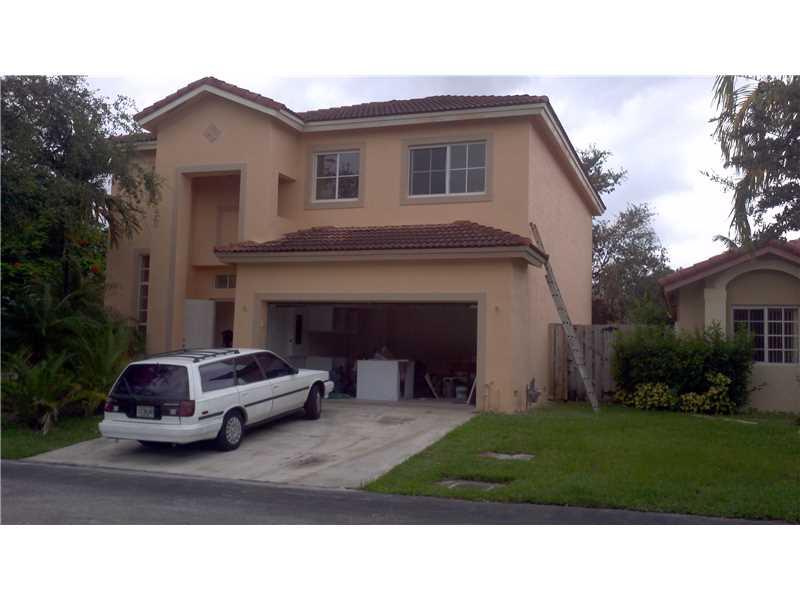 House like a model, everything almost new, 4 bedrooms with 2.5 bathrooms, doble car garage, corner house in a cul de sac.