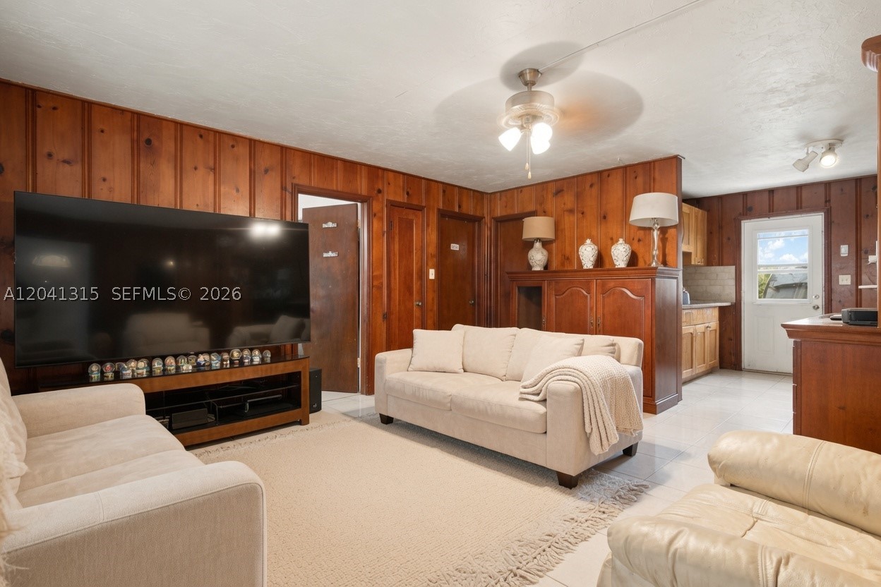 HOLLYWOOD PARK - Residential