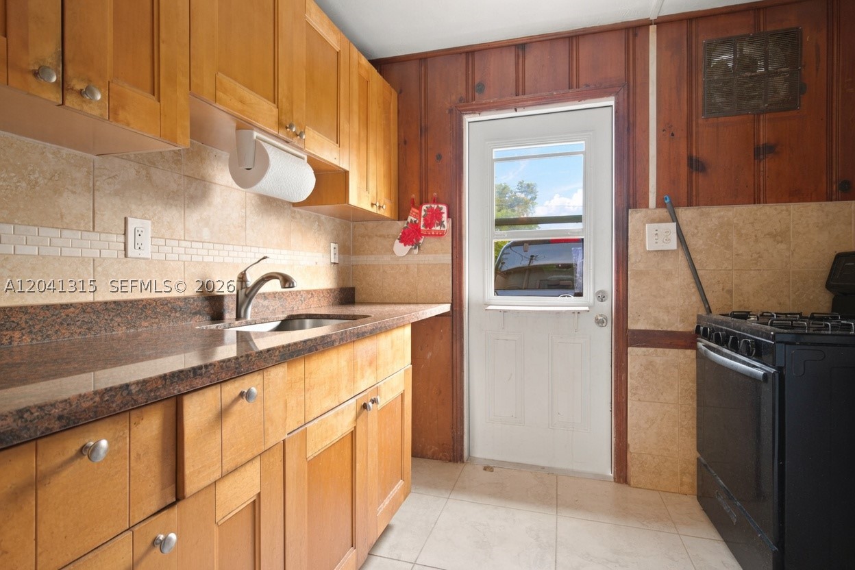 HOLLYWOOD PARK - Residential