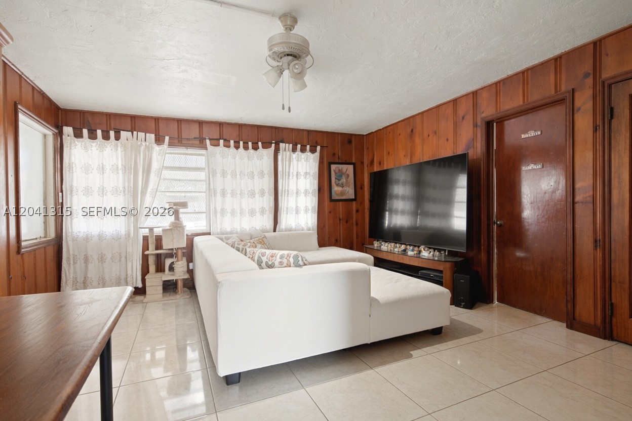 HOLLYWOOD PARK - Residential