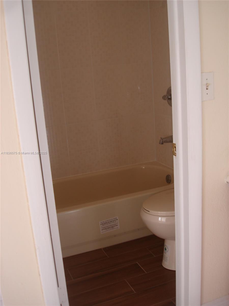 AVOCADO VILLAS - Residential Lease