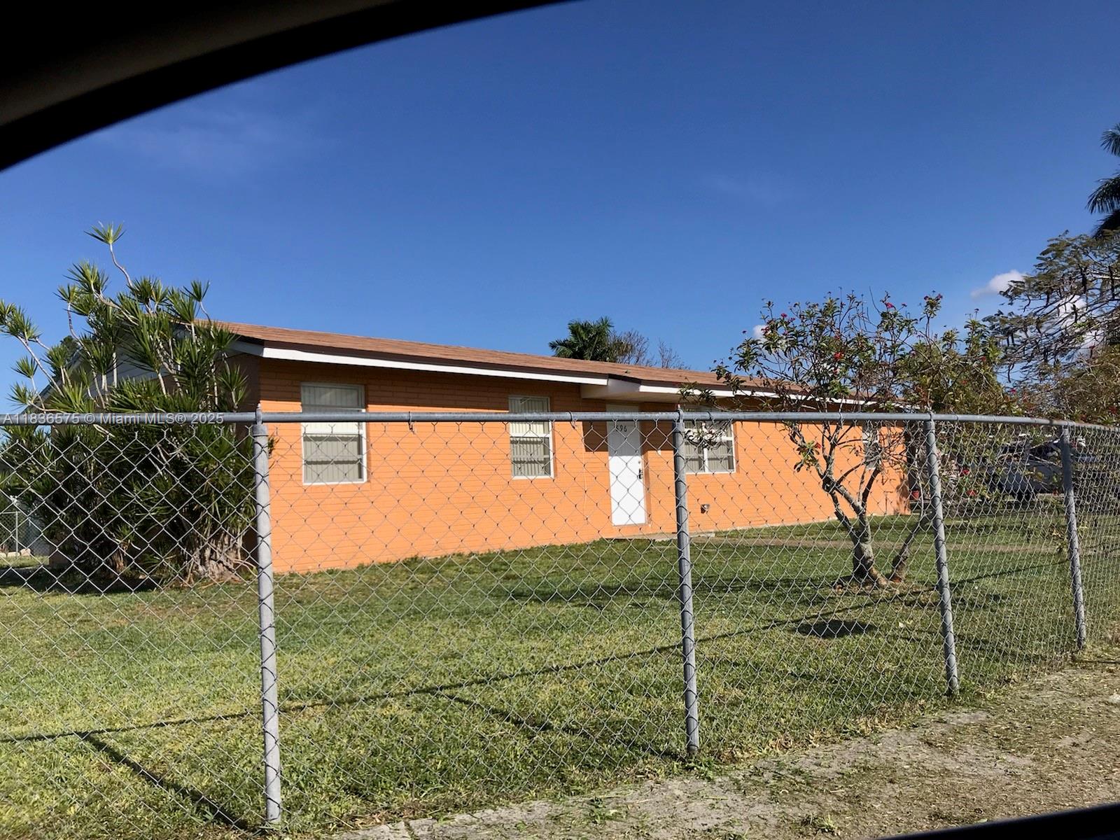 AVOCADO VILLAS - Residential Lease