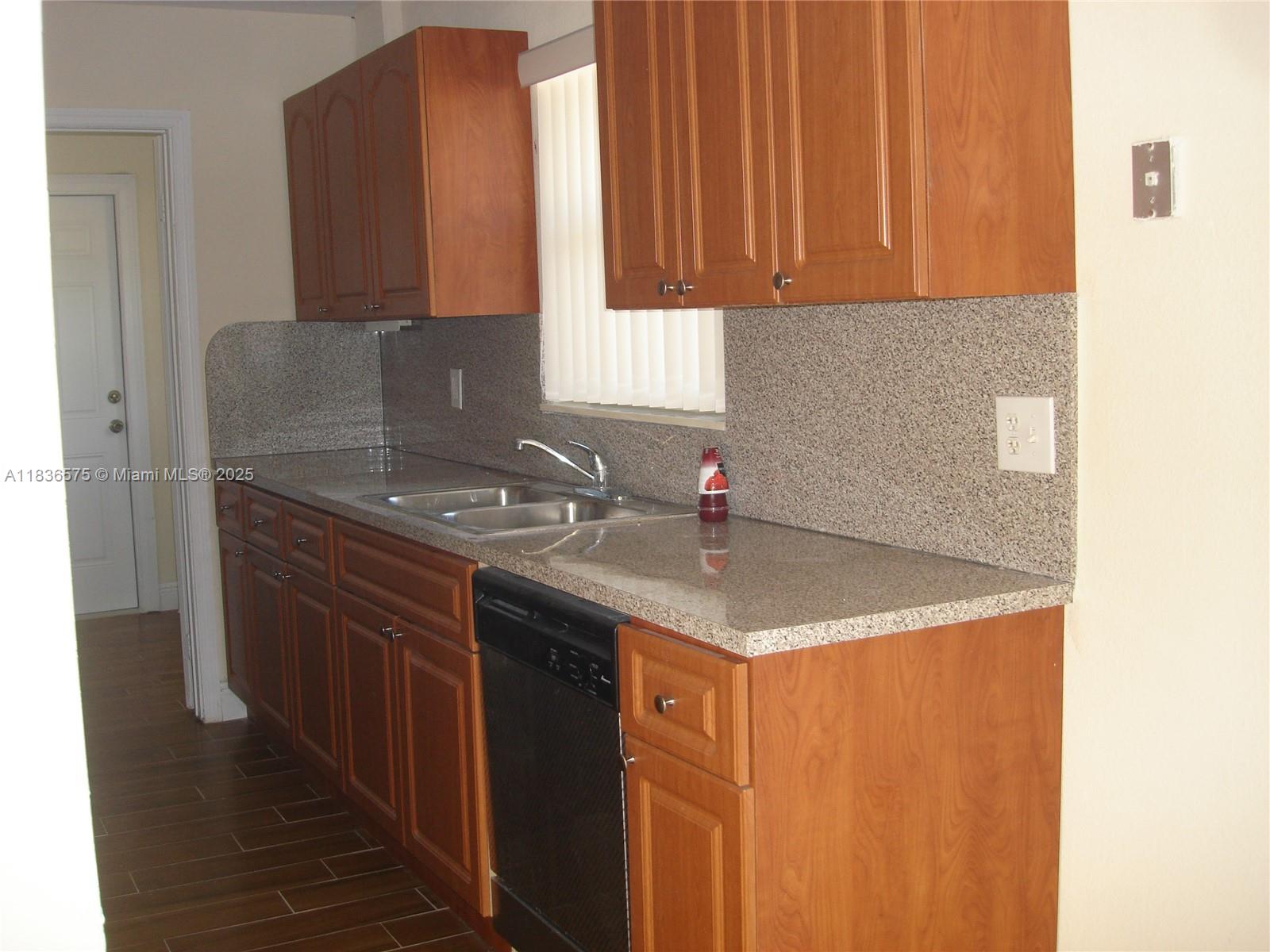 AVOCADO VILLAS - Residential Lease