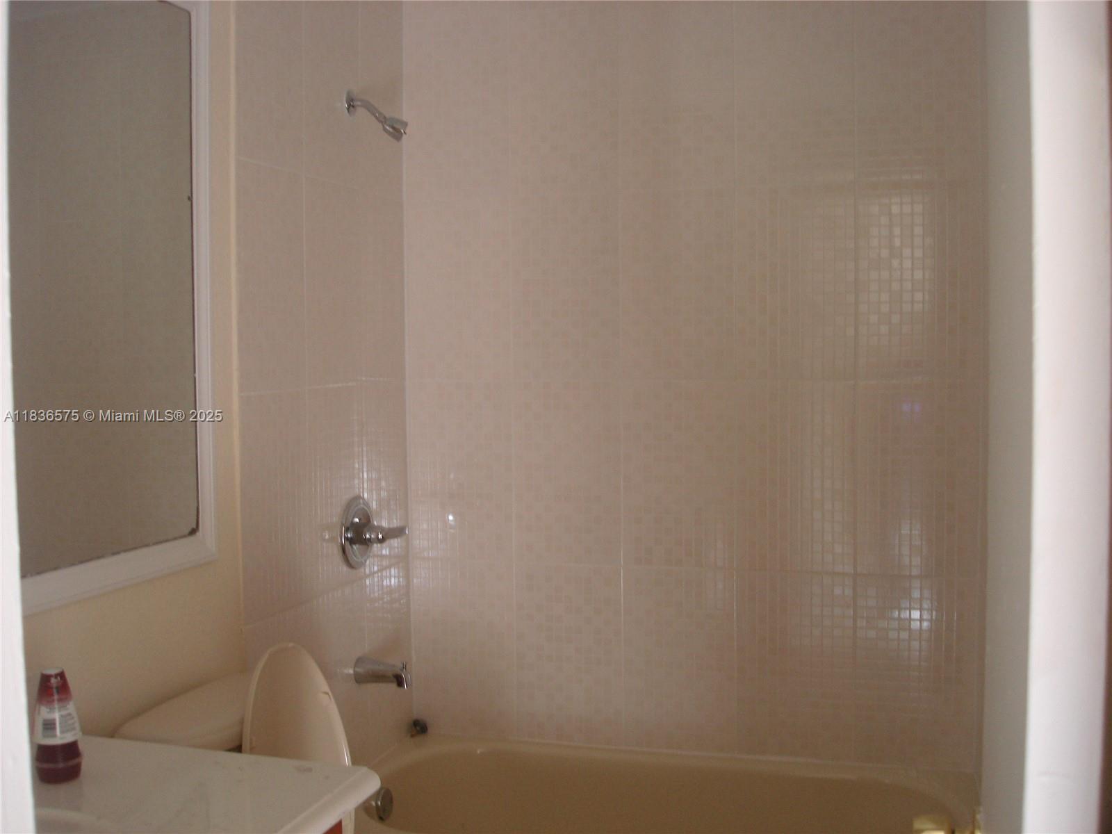 AVOCADO VILLAS - Residential Lease