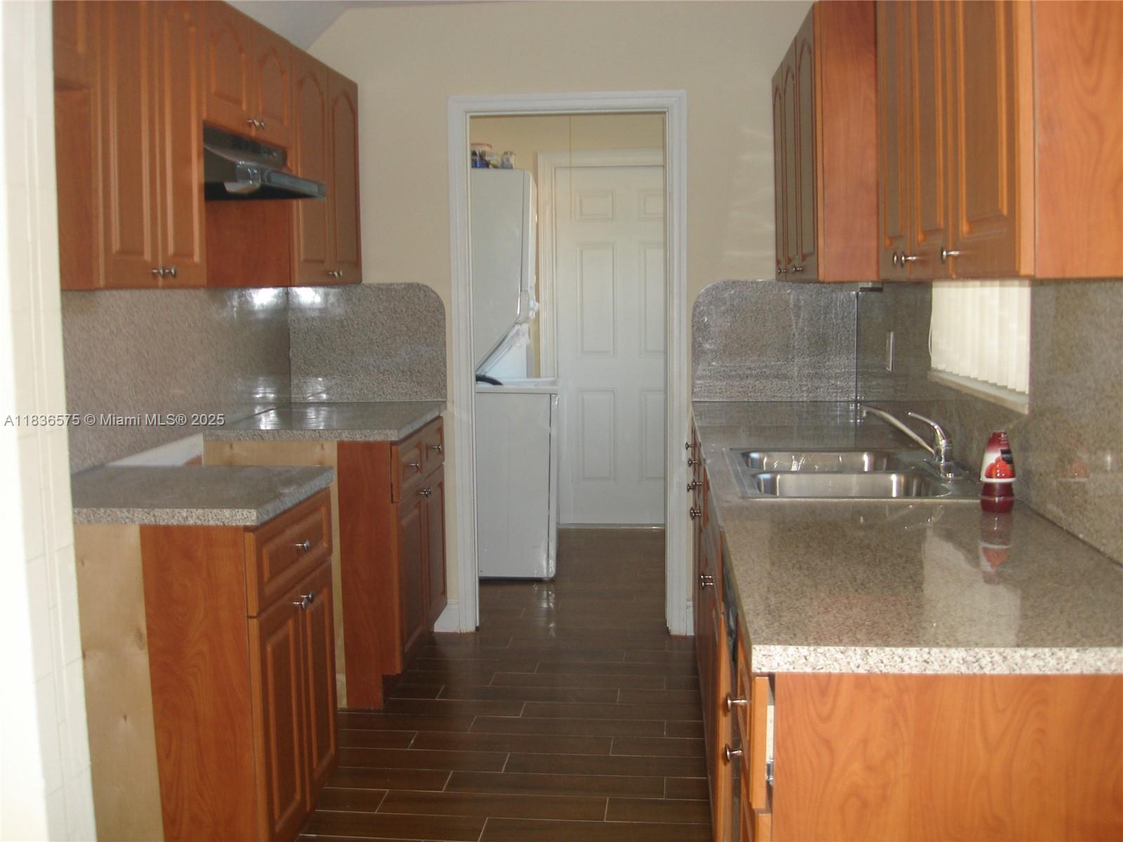 AVOCADO VILLAS - Residential Lease