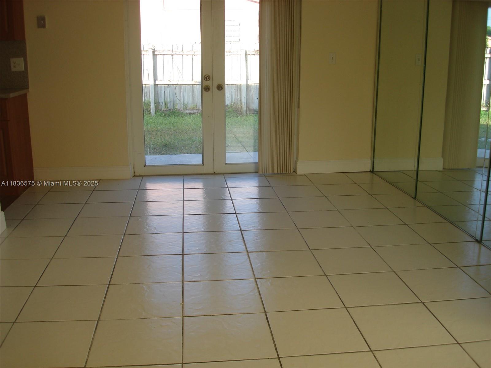 AVOCADO VILLAS - Residential Lease