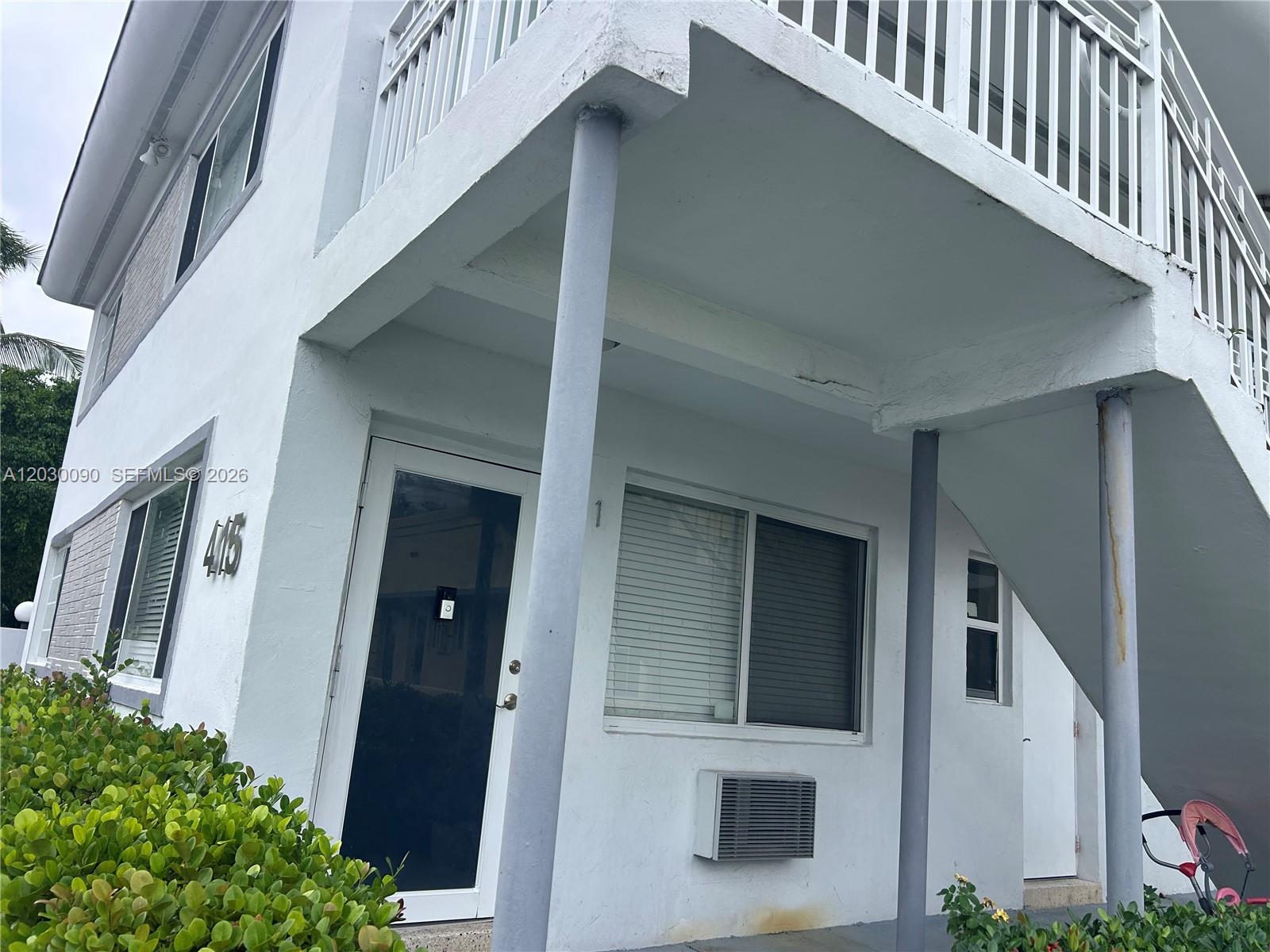 UNBELIEVABLE SUPER SPACIOUS ONE BEDROOM/ONE BATH.  GREAT BUIDING CLOSE TO THE BEACH.  READY FOR OCUPANCY.