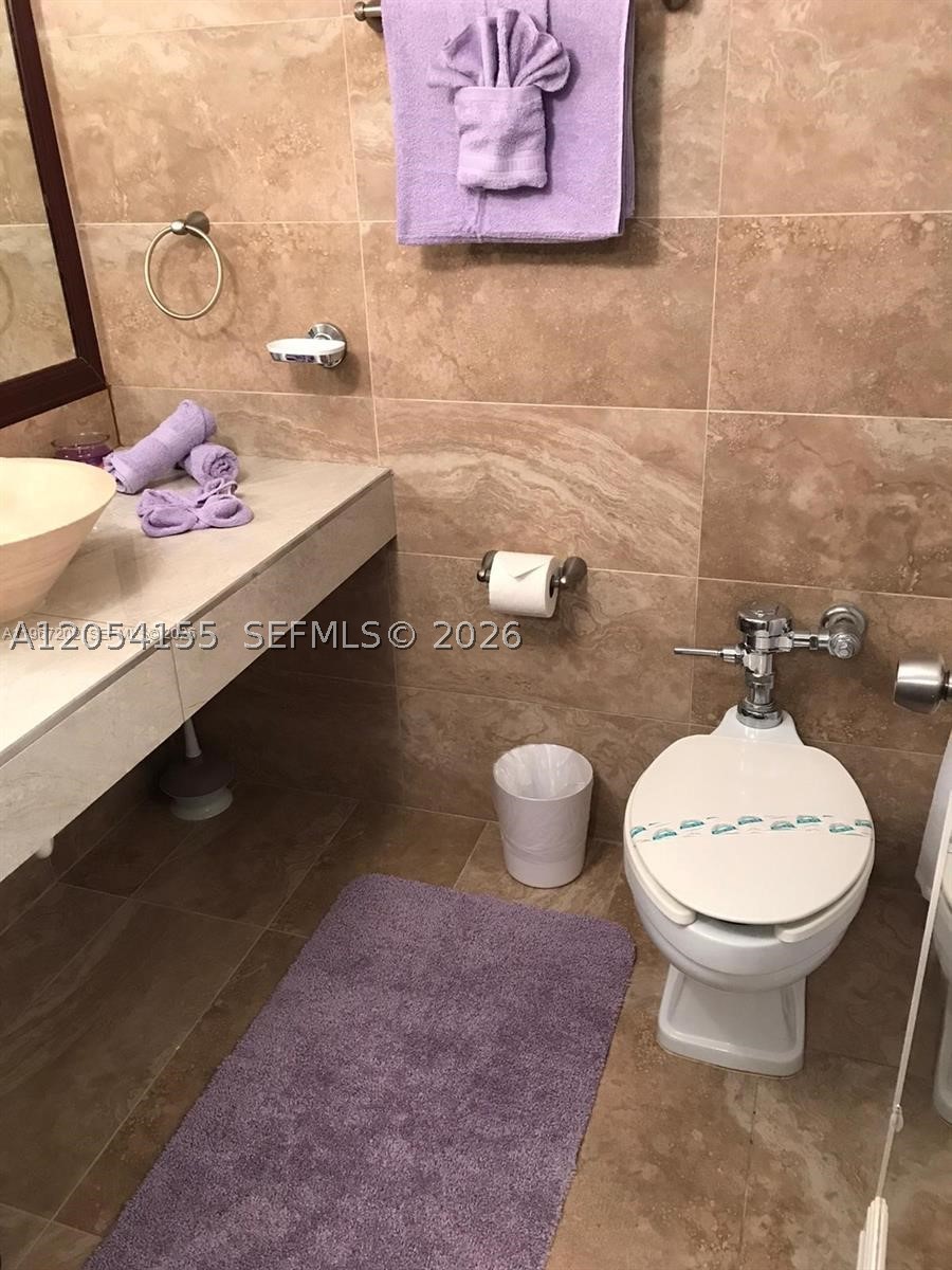 DIPLOMAT GOLF & RACQUET C - Residential Lease