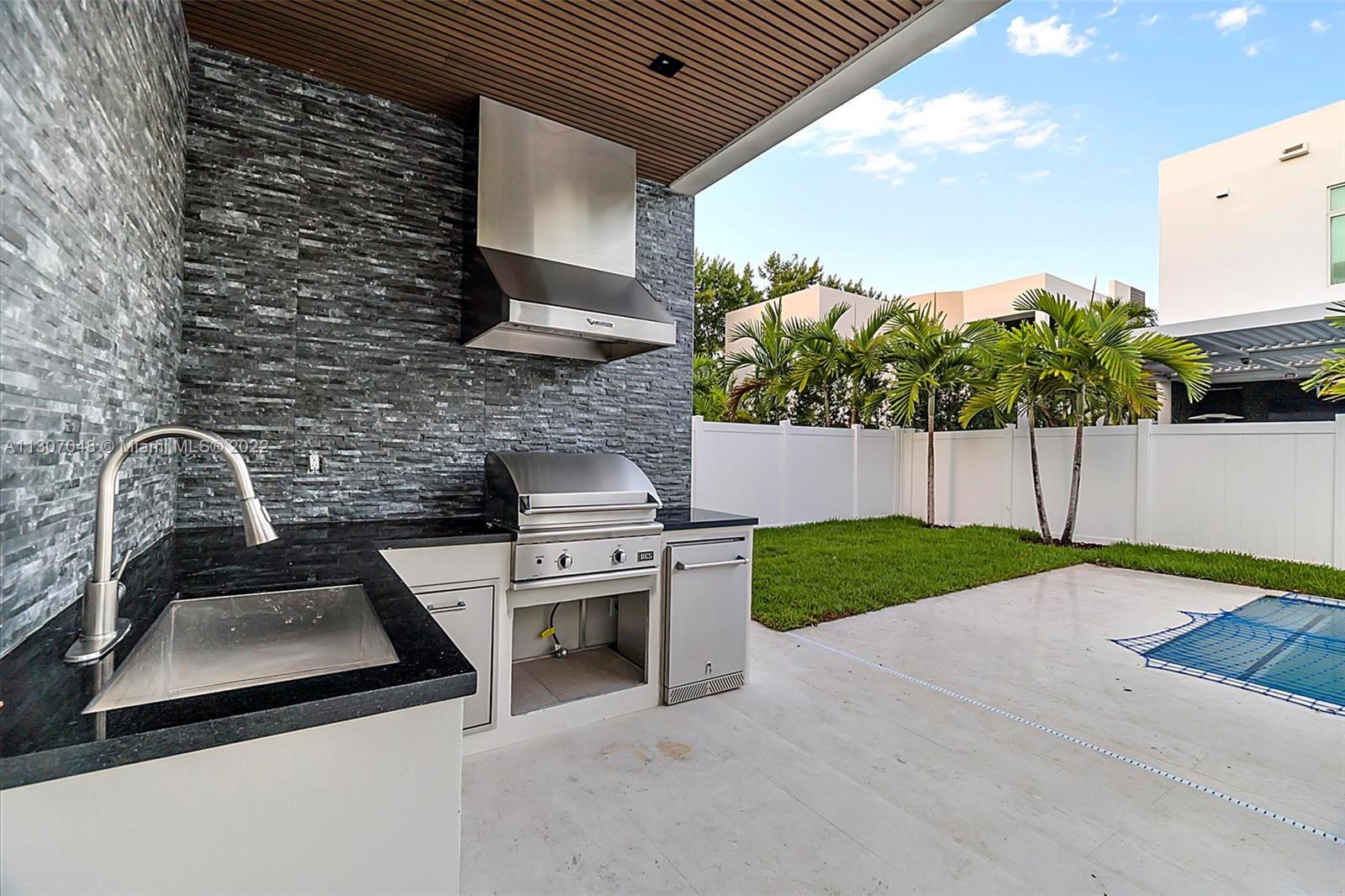 GRAND FLORIDIAN ESTATES - Residential Lease