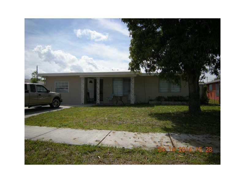 2bed/1 bath + den ( can be use a s a third room) - central AC install less that a year ago - tile floors, updated property 3 years ago. Quiet street and a nice area. VACANT ON LBX . PROPERTY WILL BE READY FOR NEXT FAMILY BY 08/10/15