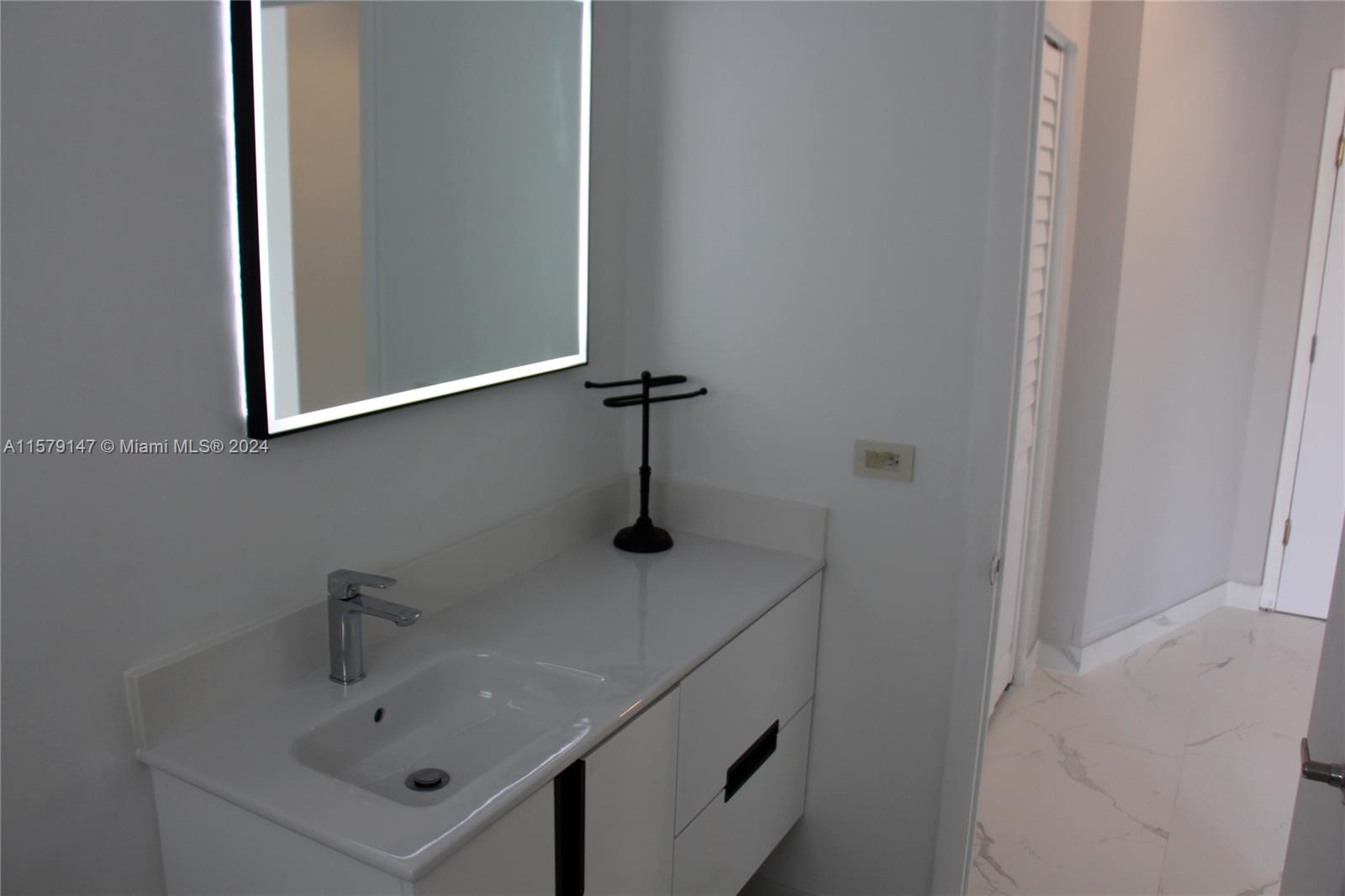 THE ATRIUM CONDO - Residential Lease
