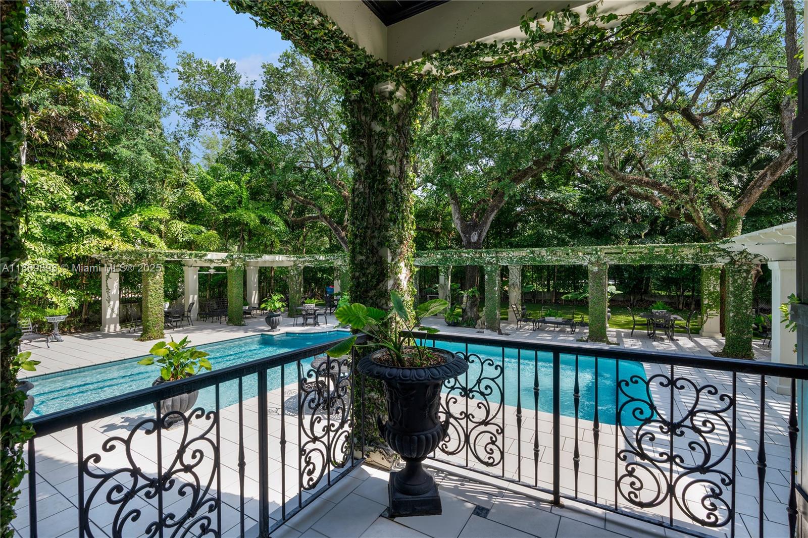 CORAL GABLES BISC BAY SEC - Residential