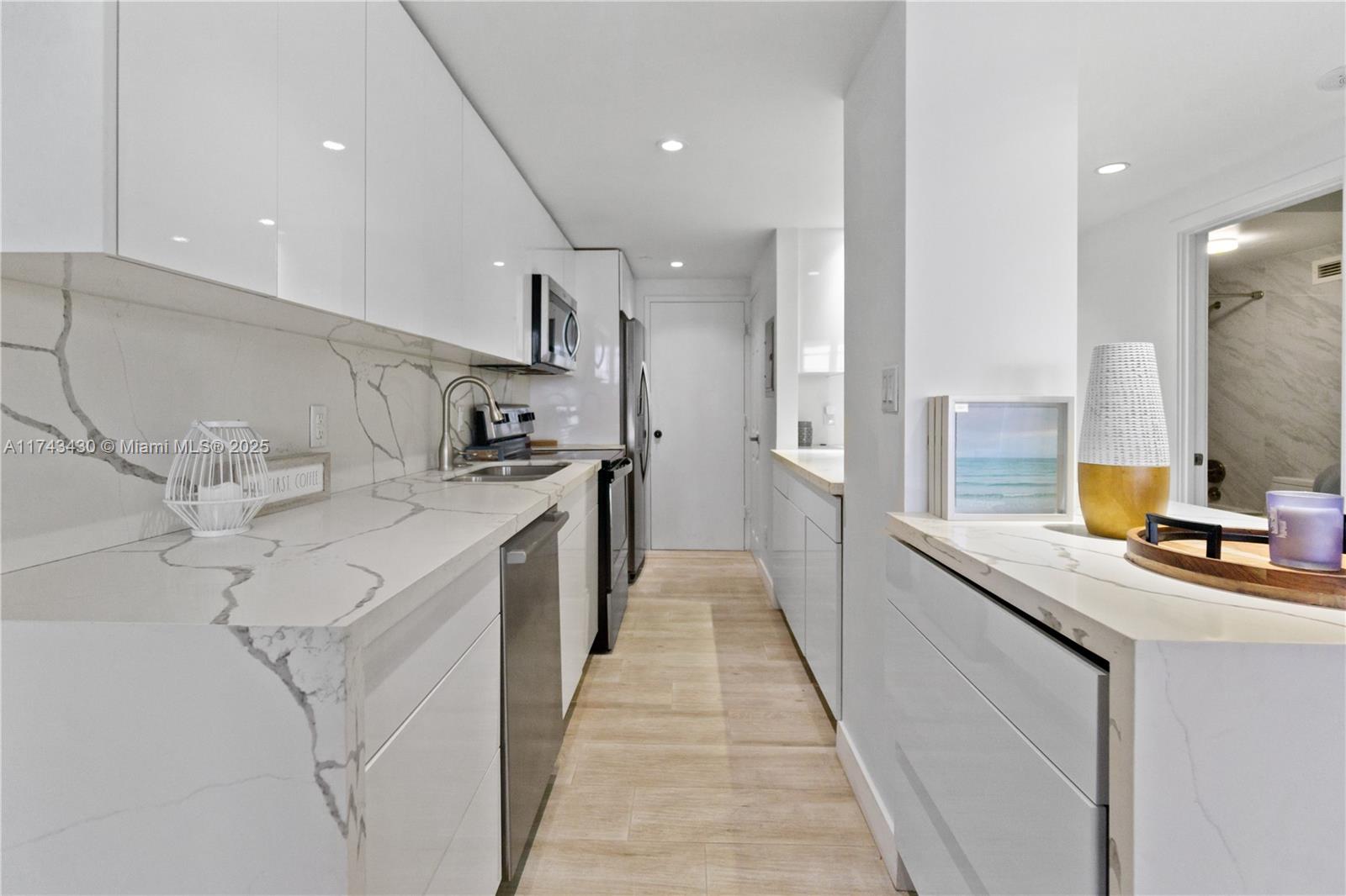 THE DECOPLAGE CONDO - Residential Lease