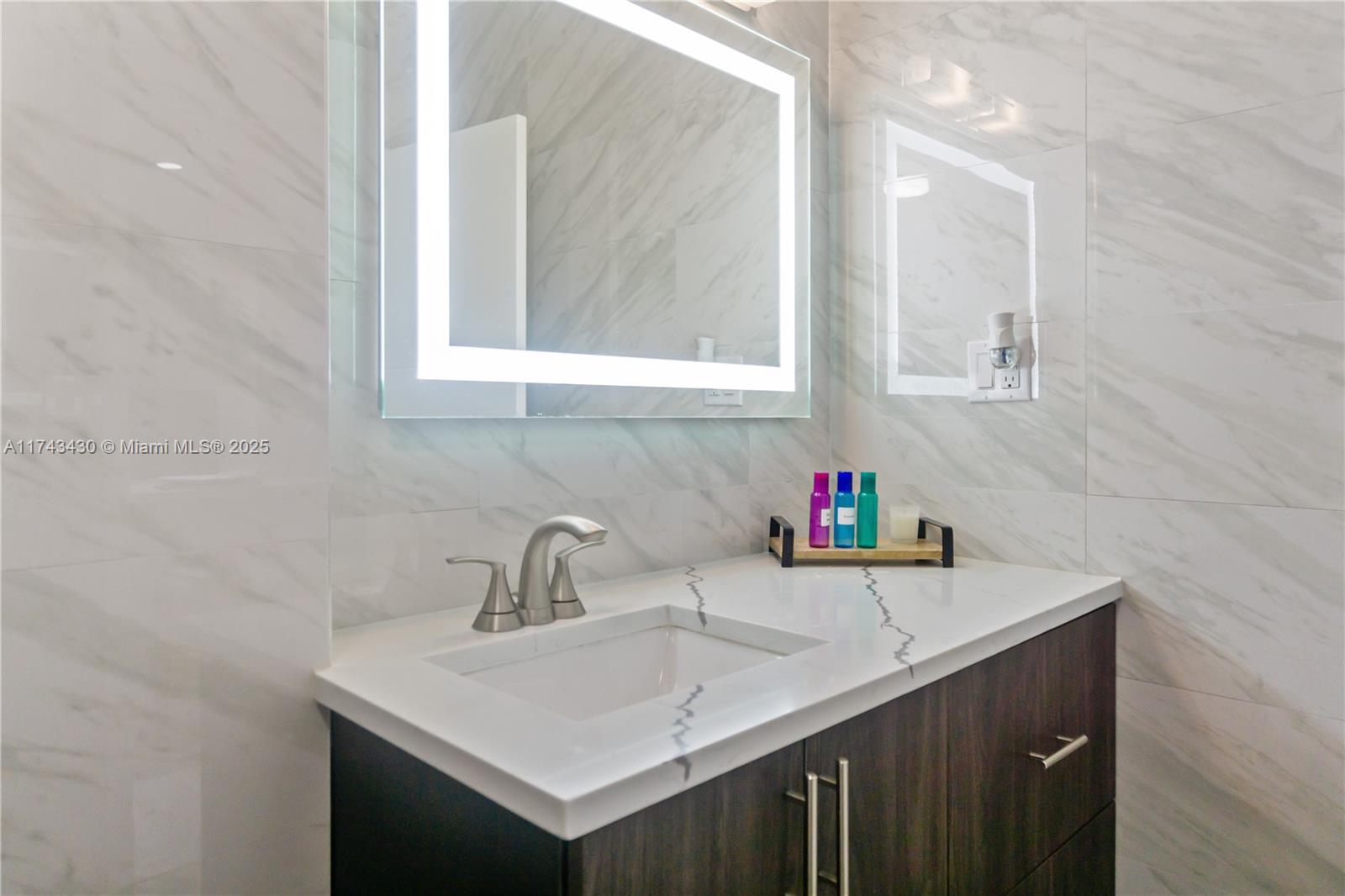 THE DECOPLAGE CONDO - Residential Lease