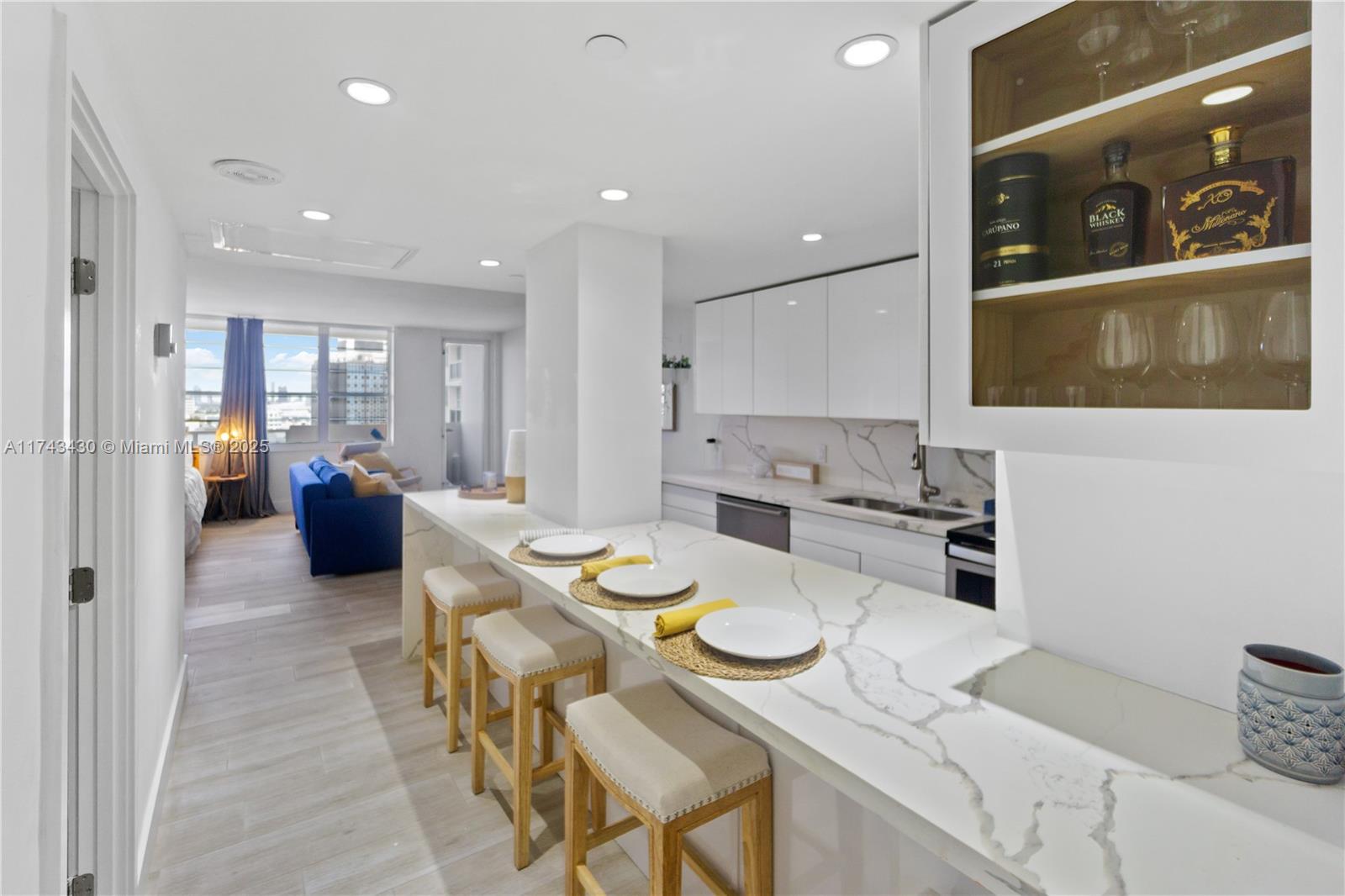 THE DECOPLAGE CONDO - Residential Lease