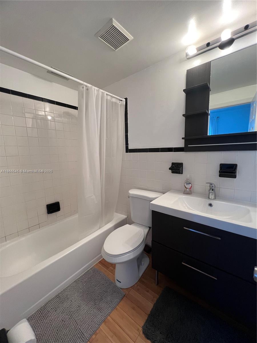 THE FLAMINGO CONDO - Residential Lease