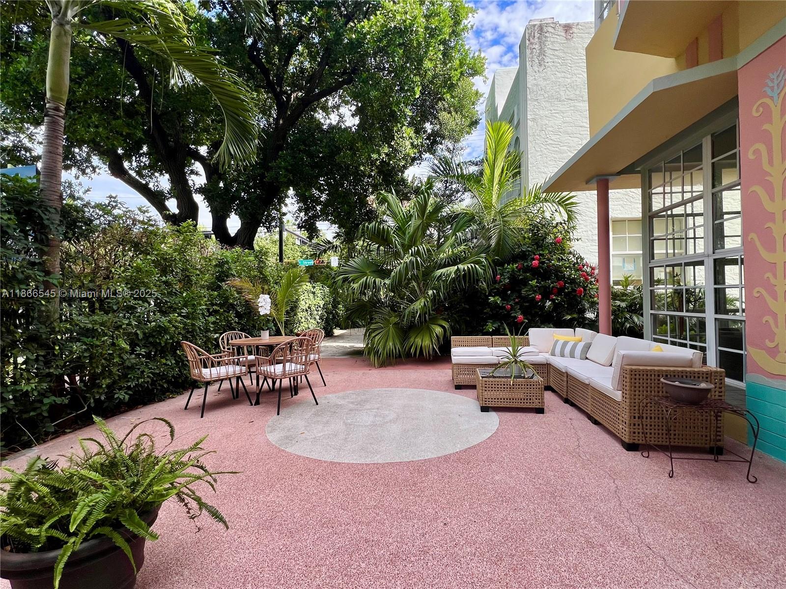 THE FLAMINGO CONDO - Residential Lease