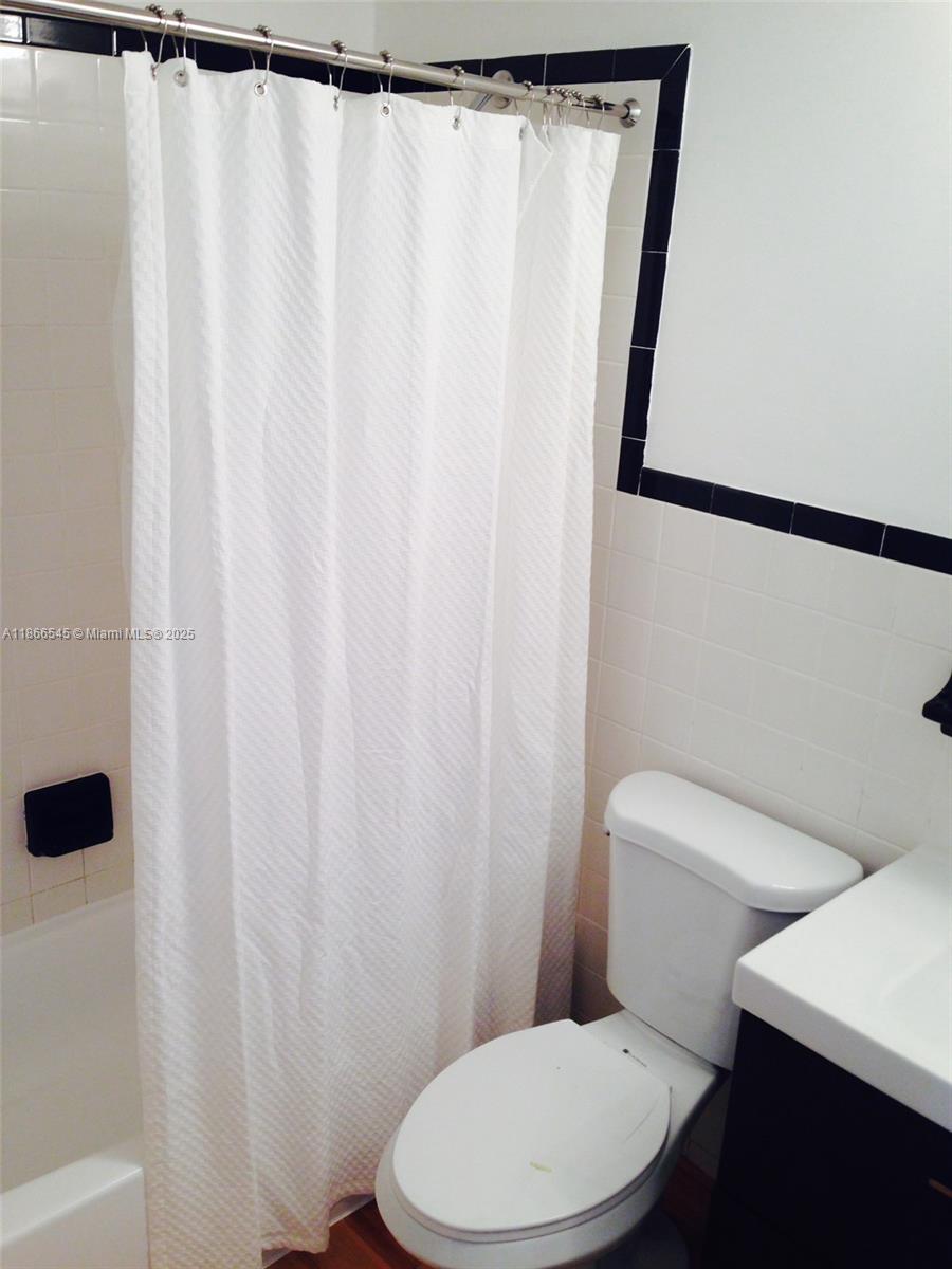 THE FLAMINGO CONDO - Residential Lease