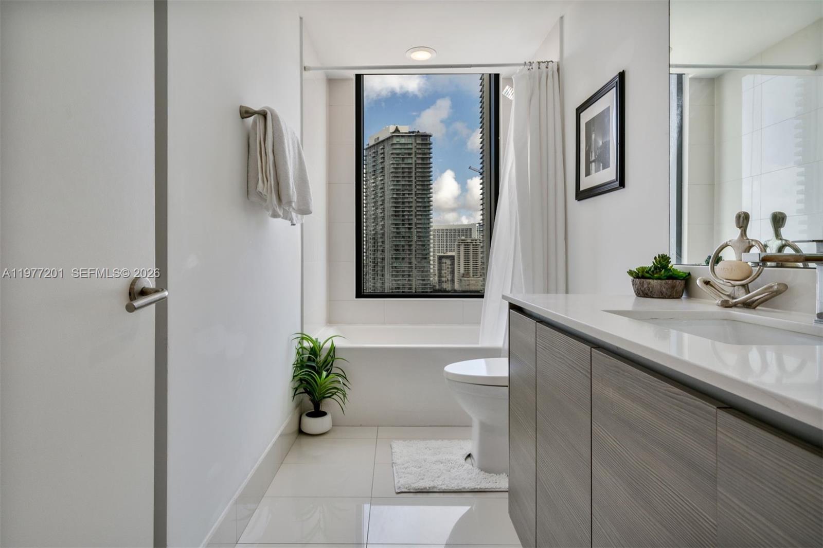 ICON BAY CONDO - Residential