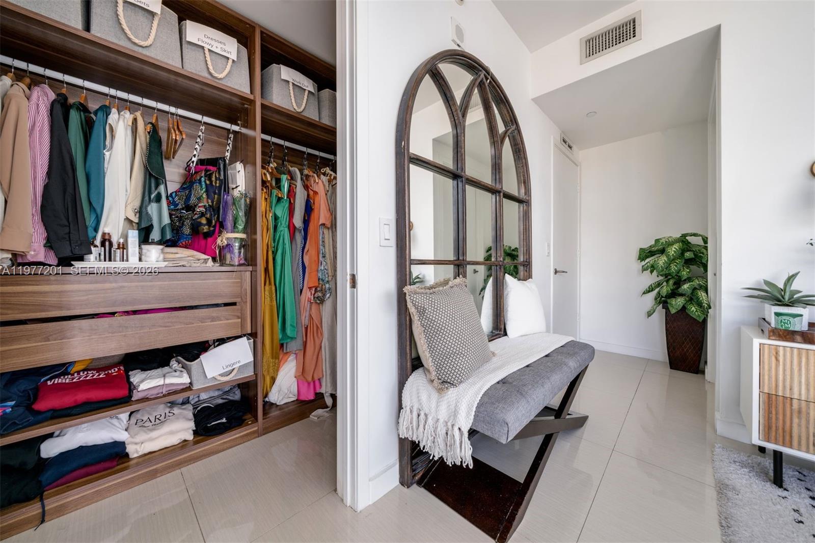 ICON BAY CONDO - Residential