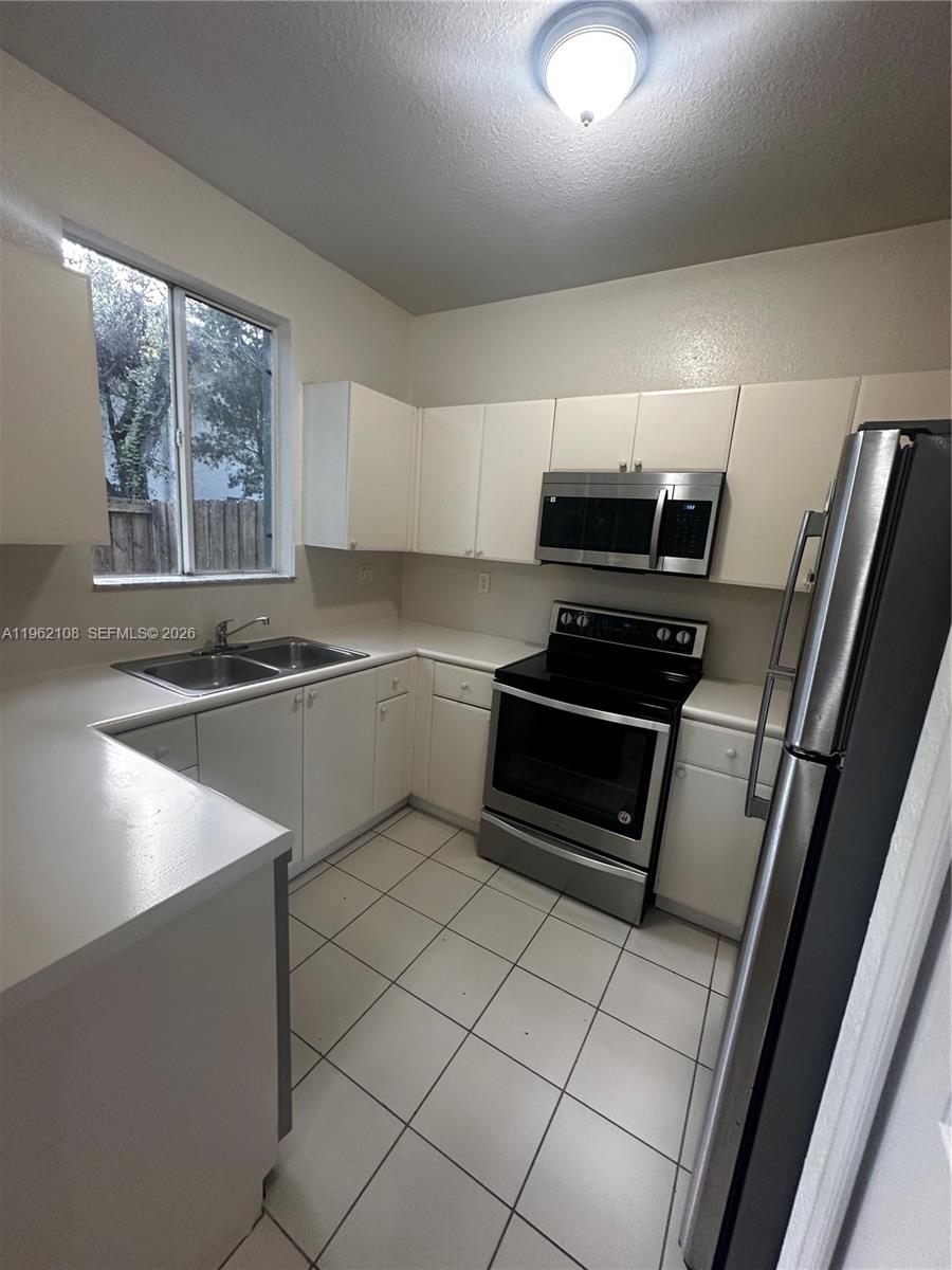 SHOMA TOWNHOMES AT KEYSCO - Residential Lease